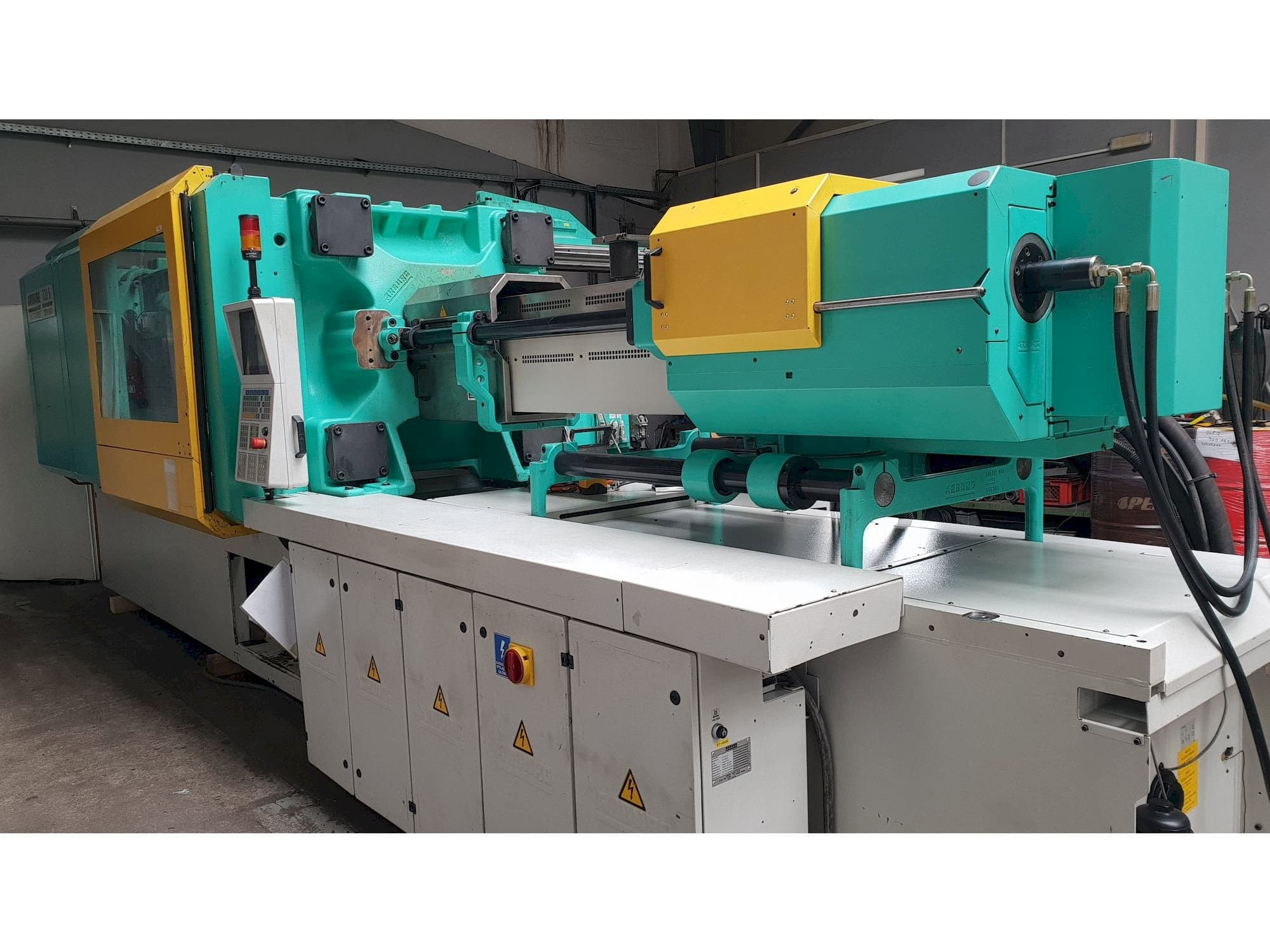 Frontansicht der Arburg Multilift H 720 - 3200 - 1300  Maschine