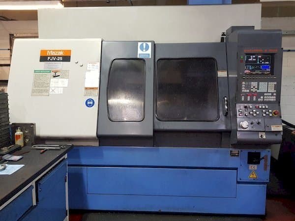Frontansicht der Mazak FJV-25  Maschine