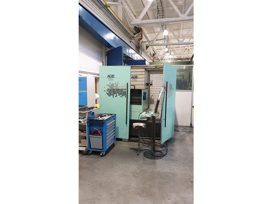 Frontansicht der AGIE Agiecut Classic 3  Maschine