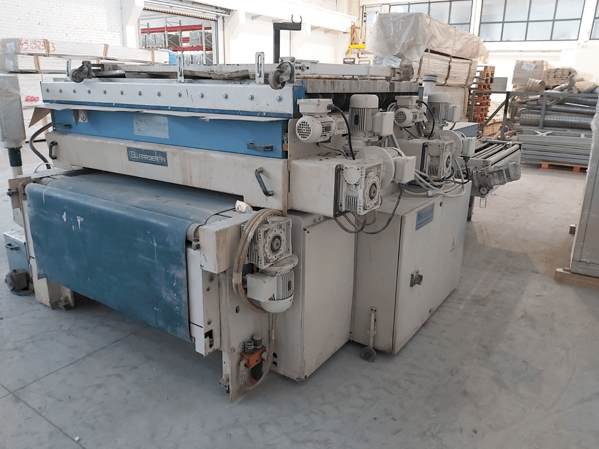 Frontansicht der Barberan BRB2-1400-RR  Maschine