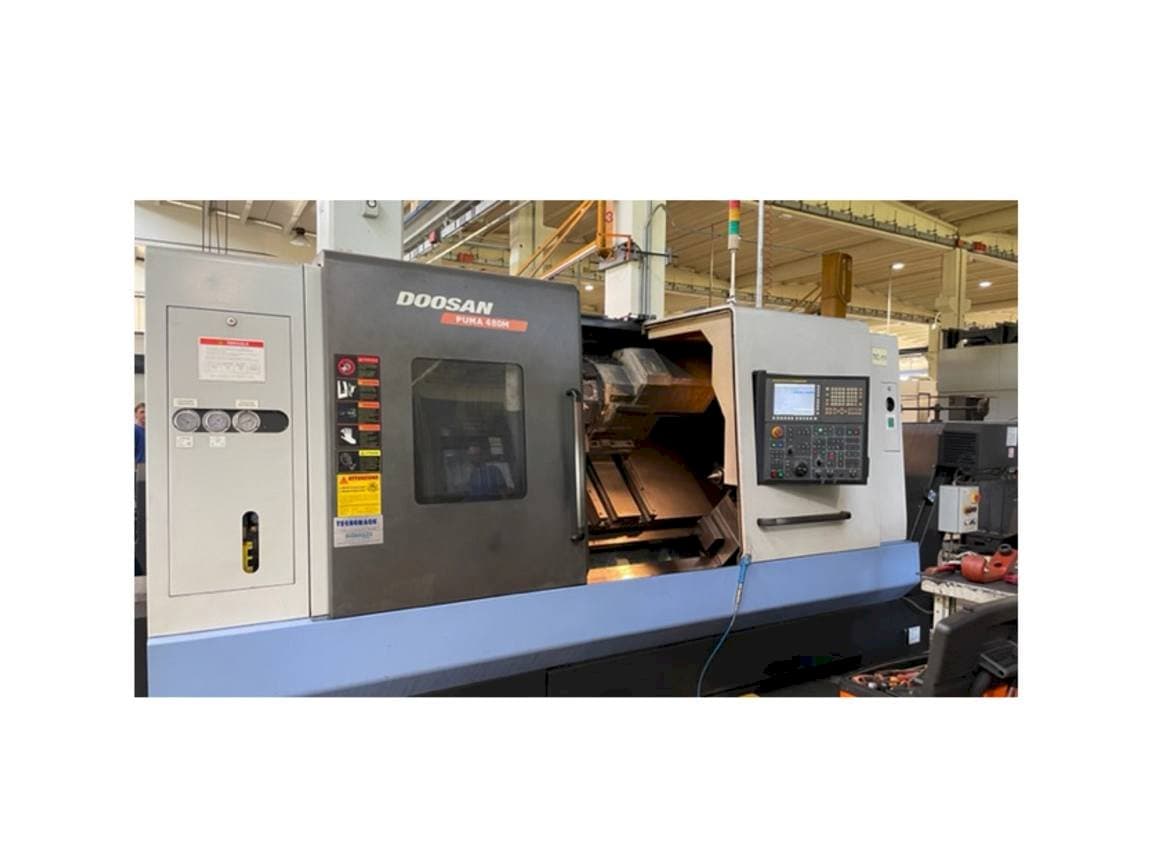Frontansicht der Doosan PUMA 480 MB  Maschine