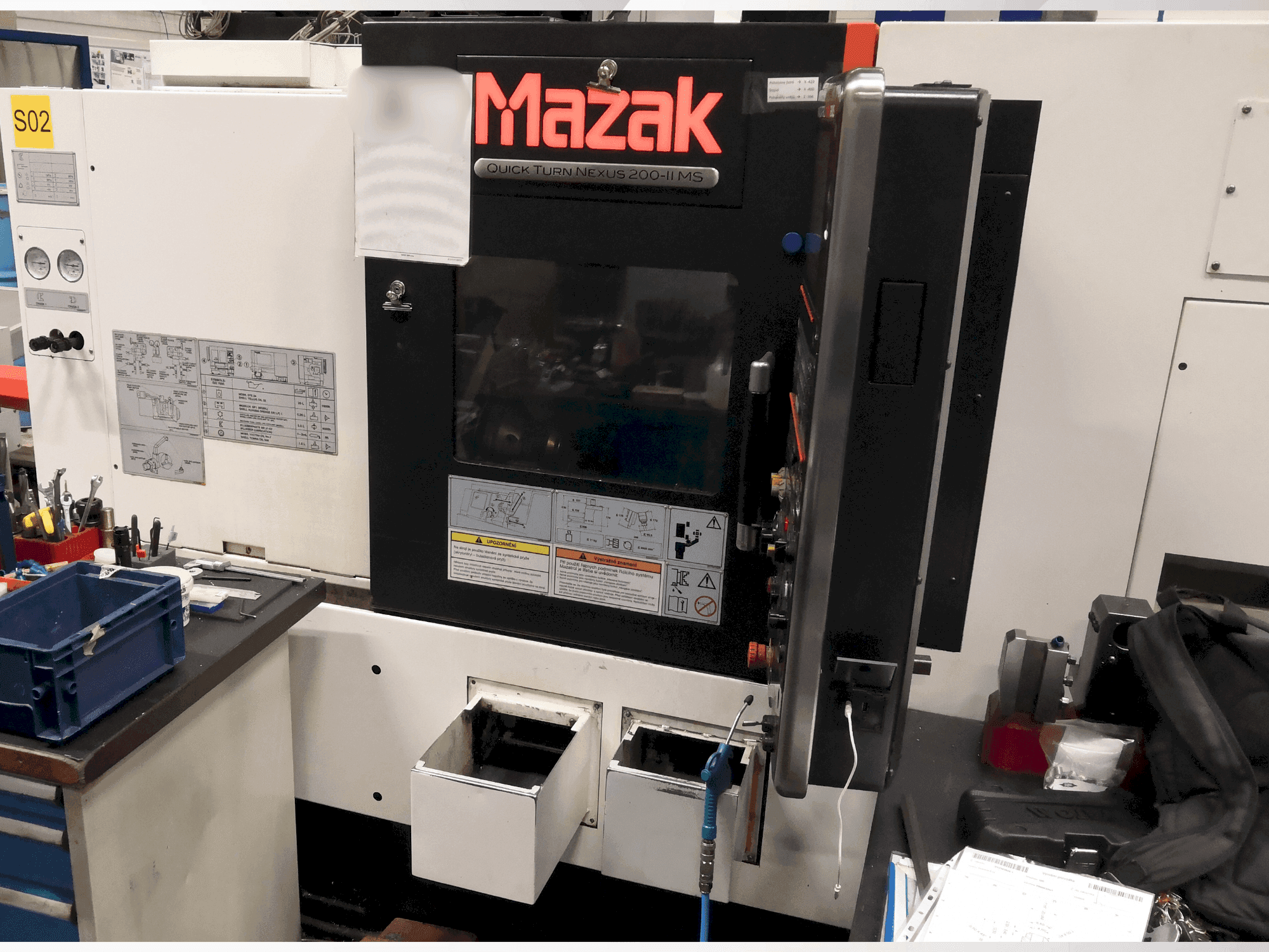 Frontansicht der Mazak Quickturn Nexus 200-II MS  Maschine
