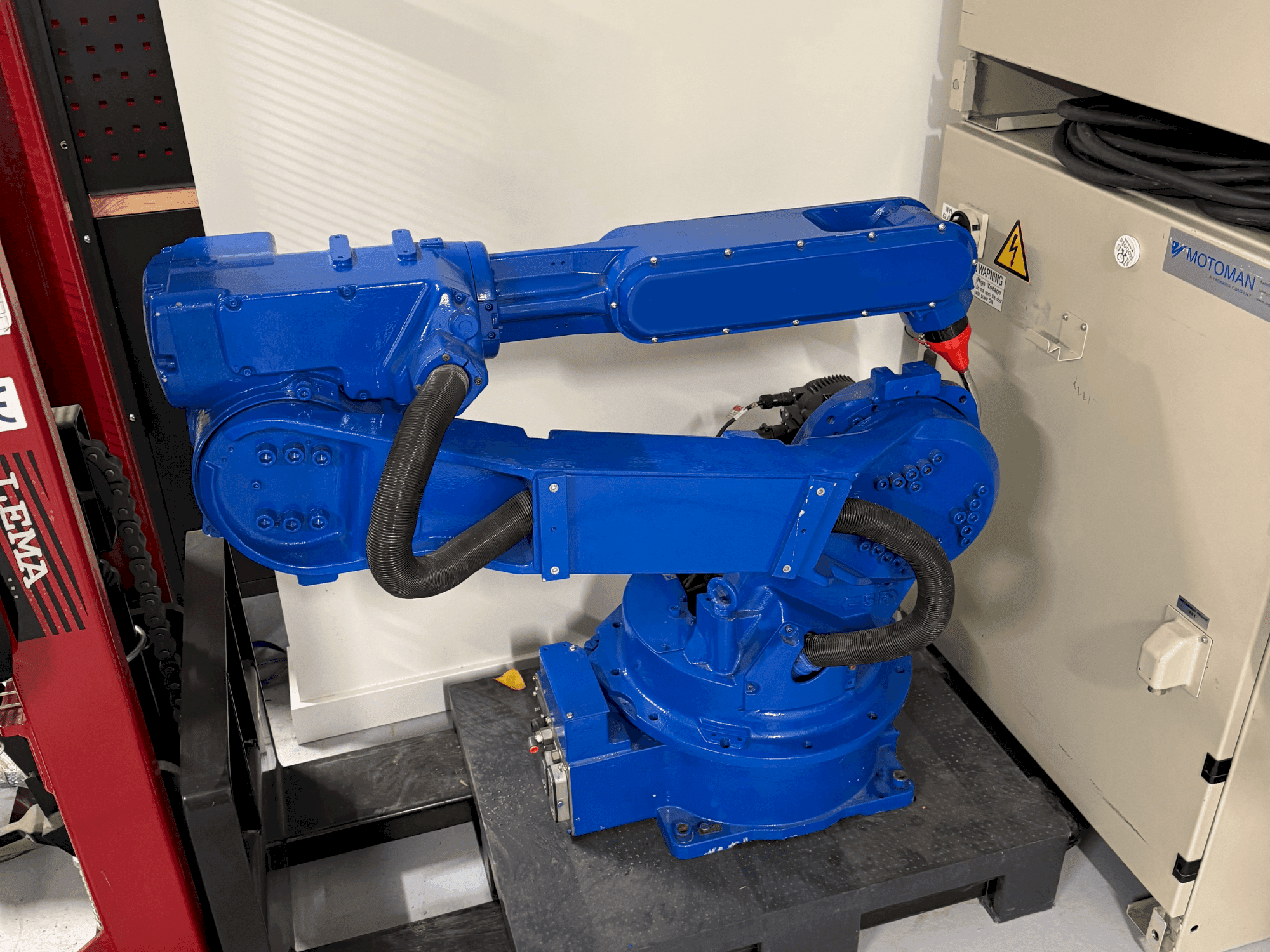 Frontansicht der Yaskawa Motoman YR HP 20D  Maschine