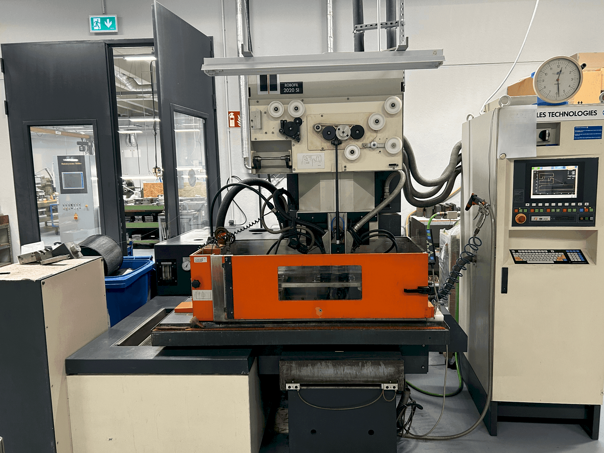 Frontansicht der CHARMILLES ROBOFIL 2020 SI  Maschine