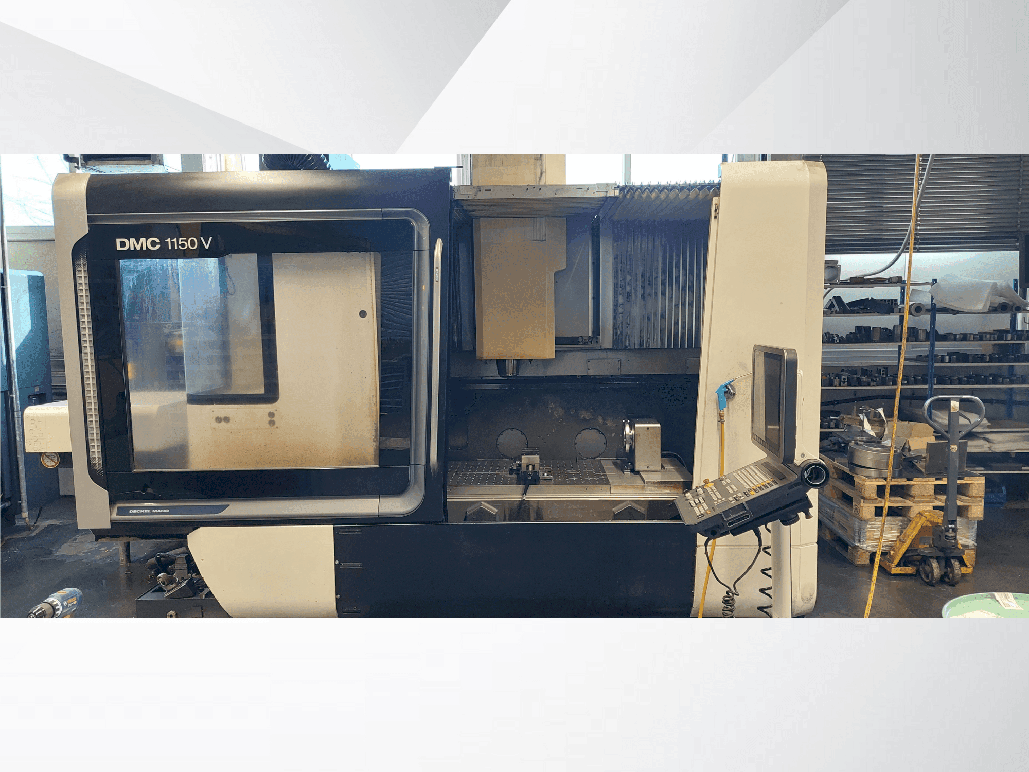 Frontansicht der DMG MORI DMC 1150  Maschine