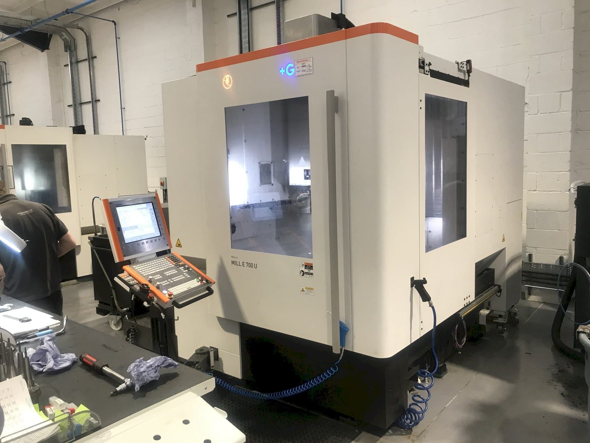 Frontansicht der MIKRON Mill E 700 U  Maschine