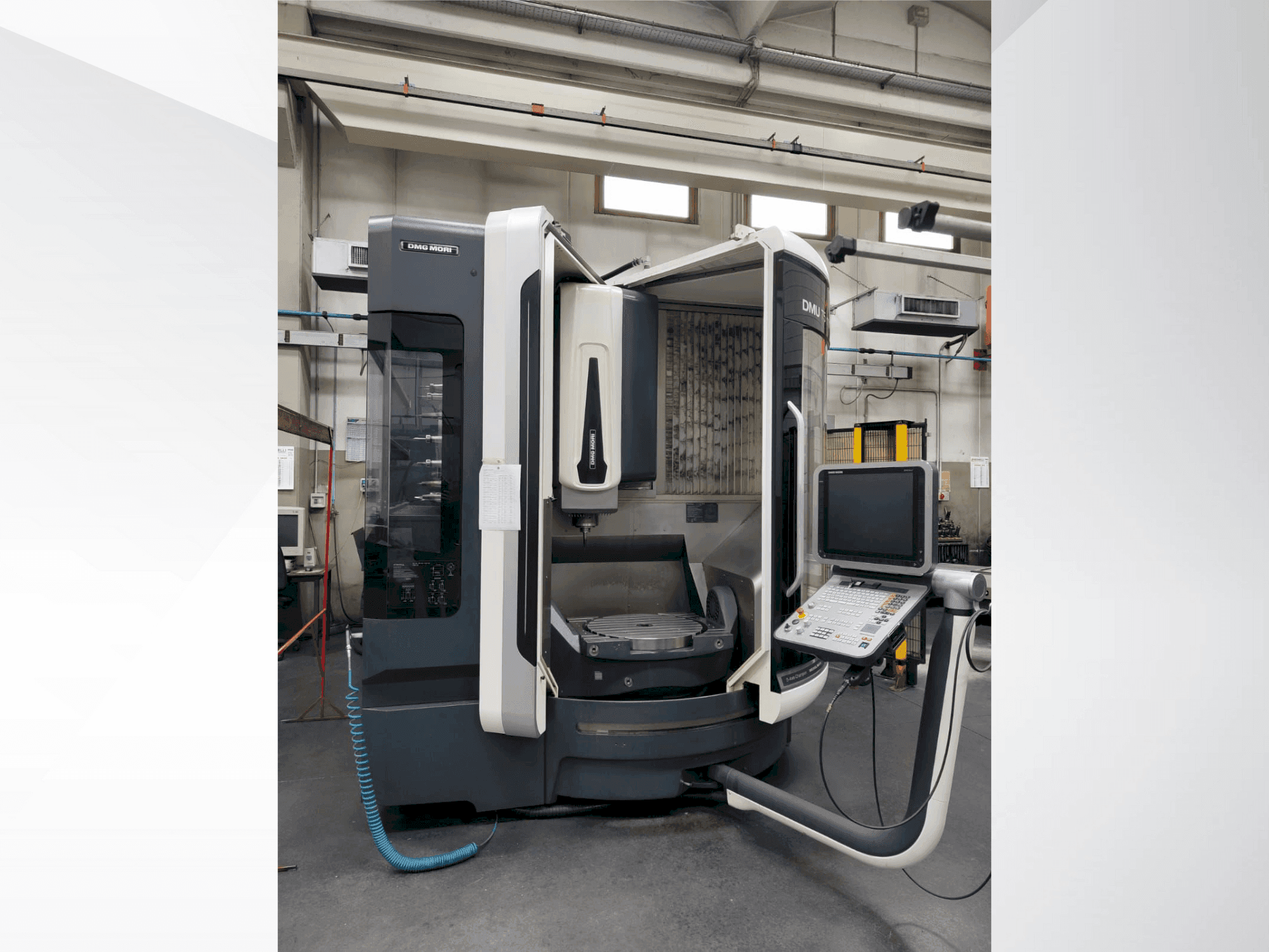 Frontansicht der DMG MORI DMU 75 Monoblock  Maschine