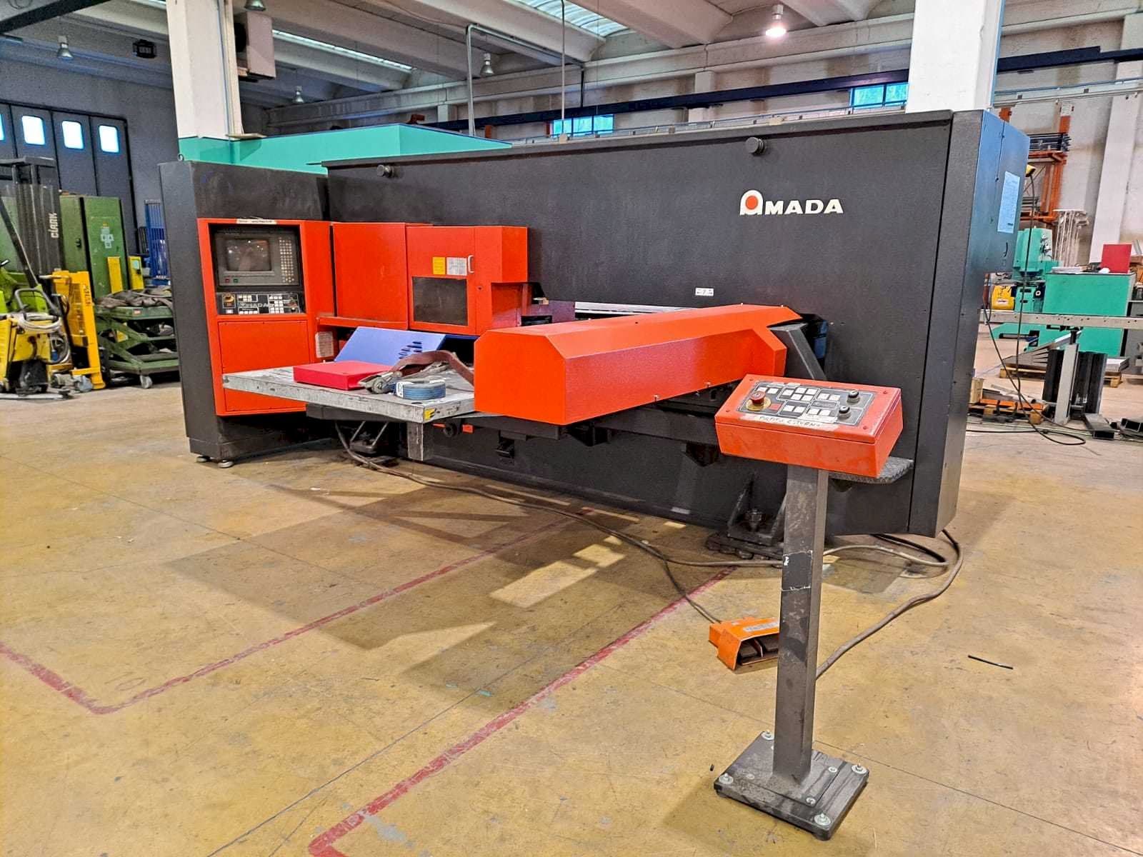 Frontansicht der AMADA ARCADE 212  Maschine