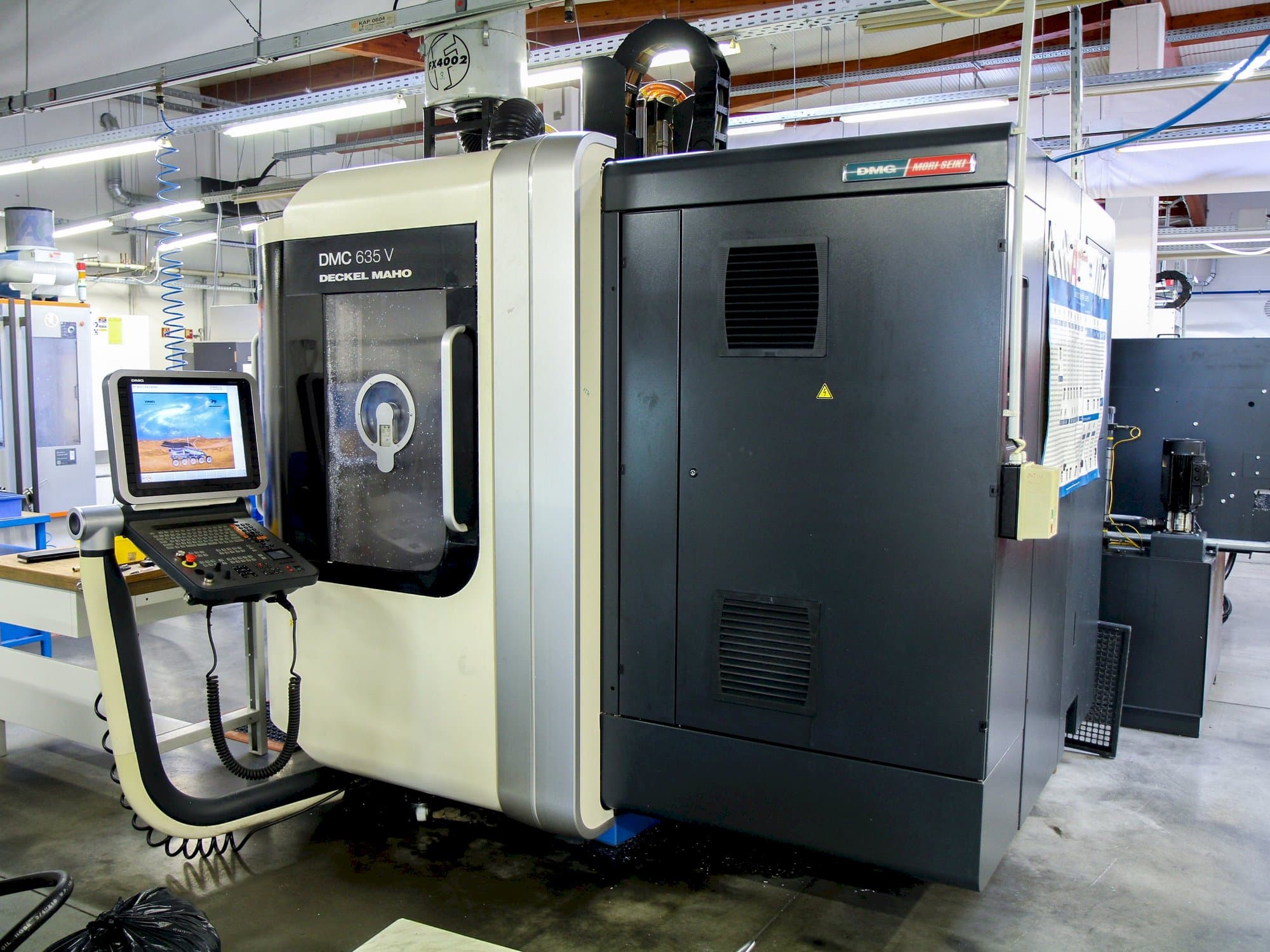 Frontansicht der DMG MORI DMC 635V PW  Maschine