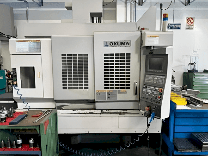 Frontansicht der Okuma MB 56-VA  Maschine