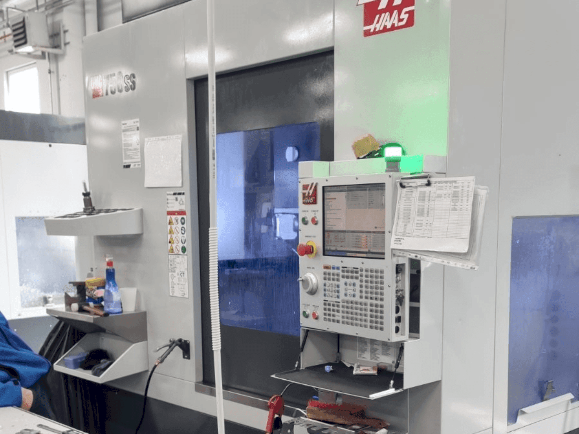 Frontansicht der HAAS UMC-750SS  Maschine