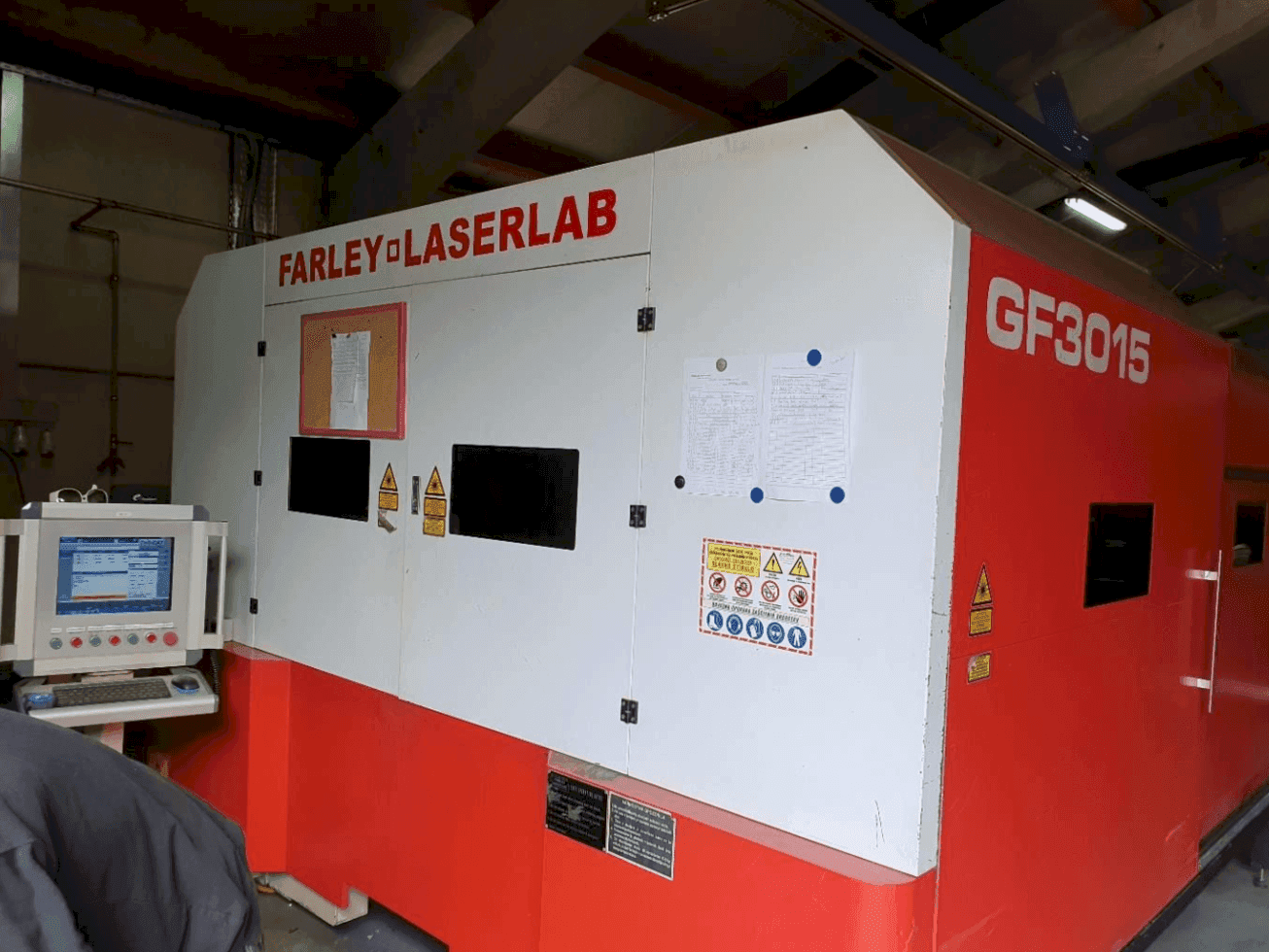 Frontansicht der Farley Laserlab Ht Gf 3015 Fiber  Maschine