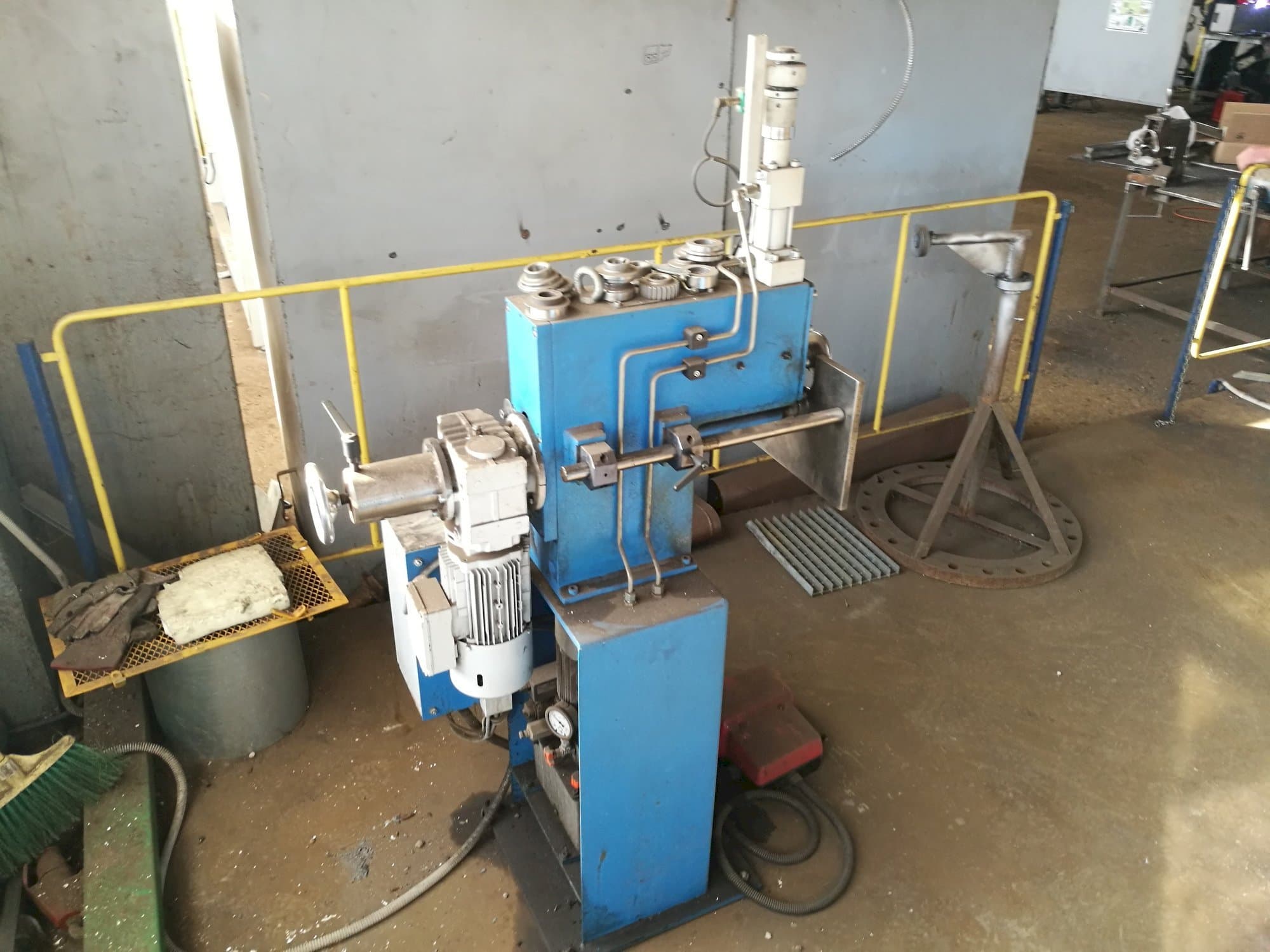 Frontansicht der SPIRO SME 63  Maschine