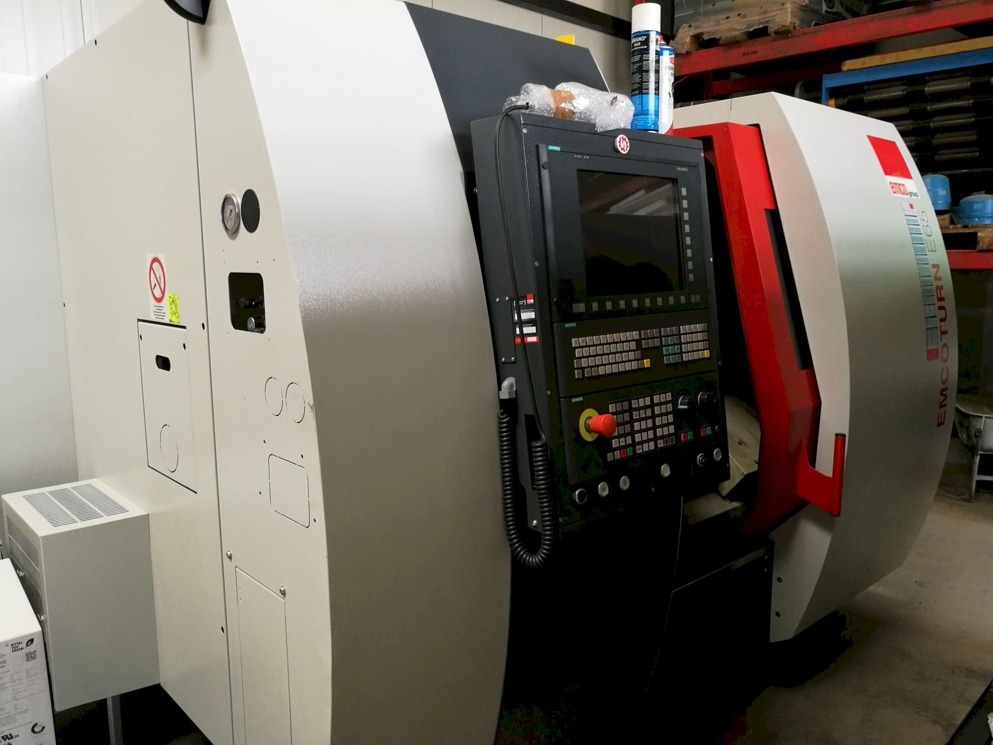 Frontansicht der EMCO Emcoturn E65  Maschine
