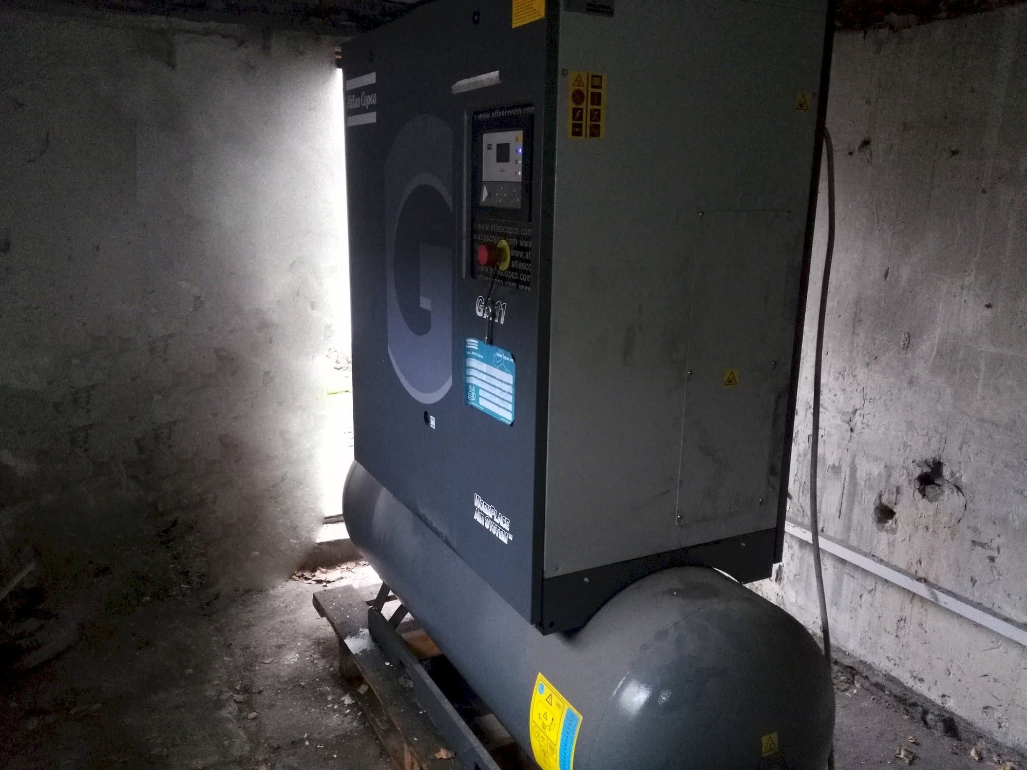 Frontansicht der Atlas Copco GA11P  Maschine