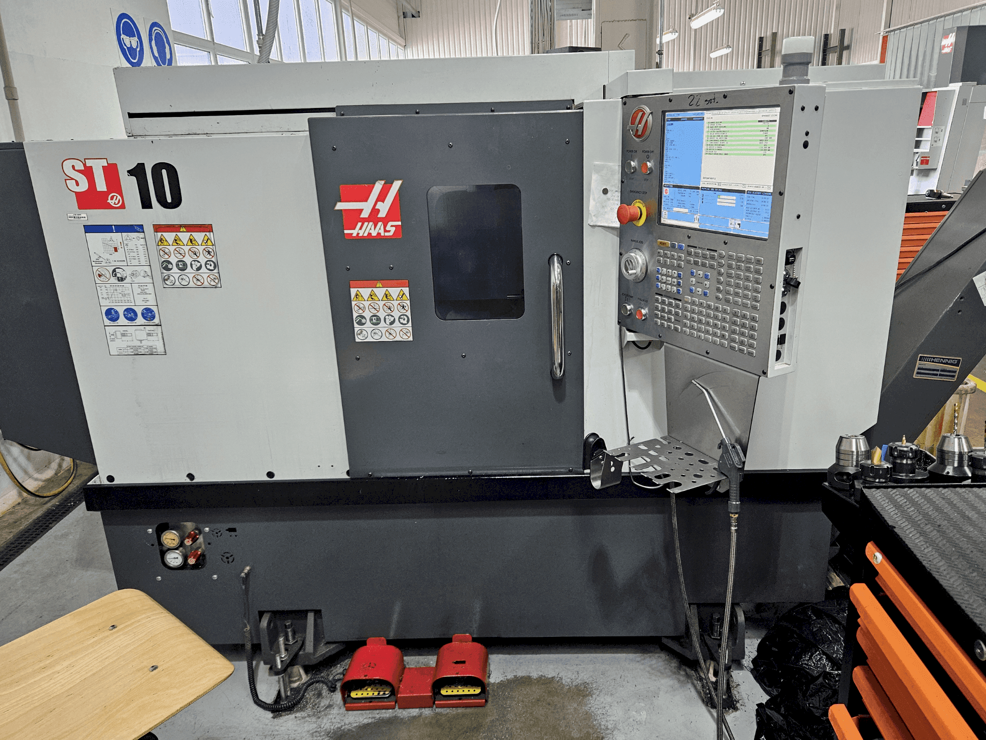 Frontansicht der HAAS ST-10  Maschine