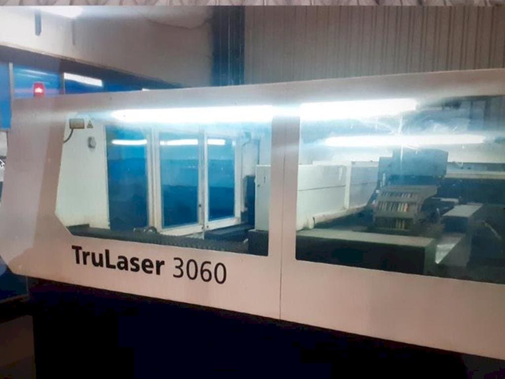 Frontansicht der Trumpf Trulaser 3060  Maschine