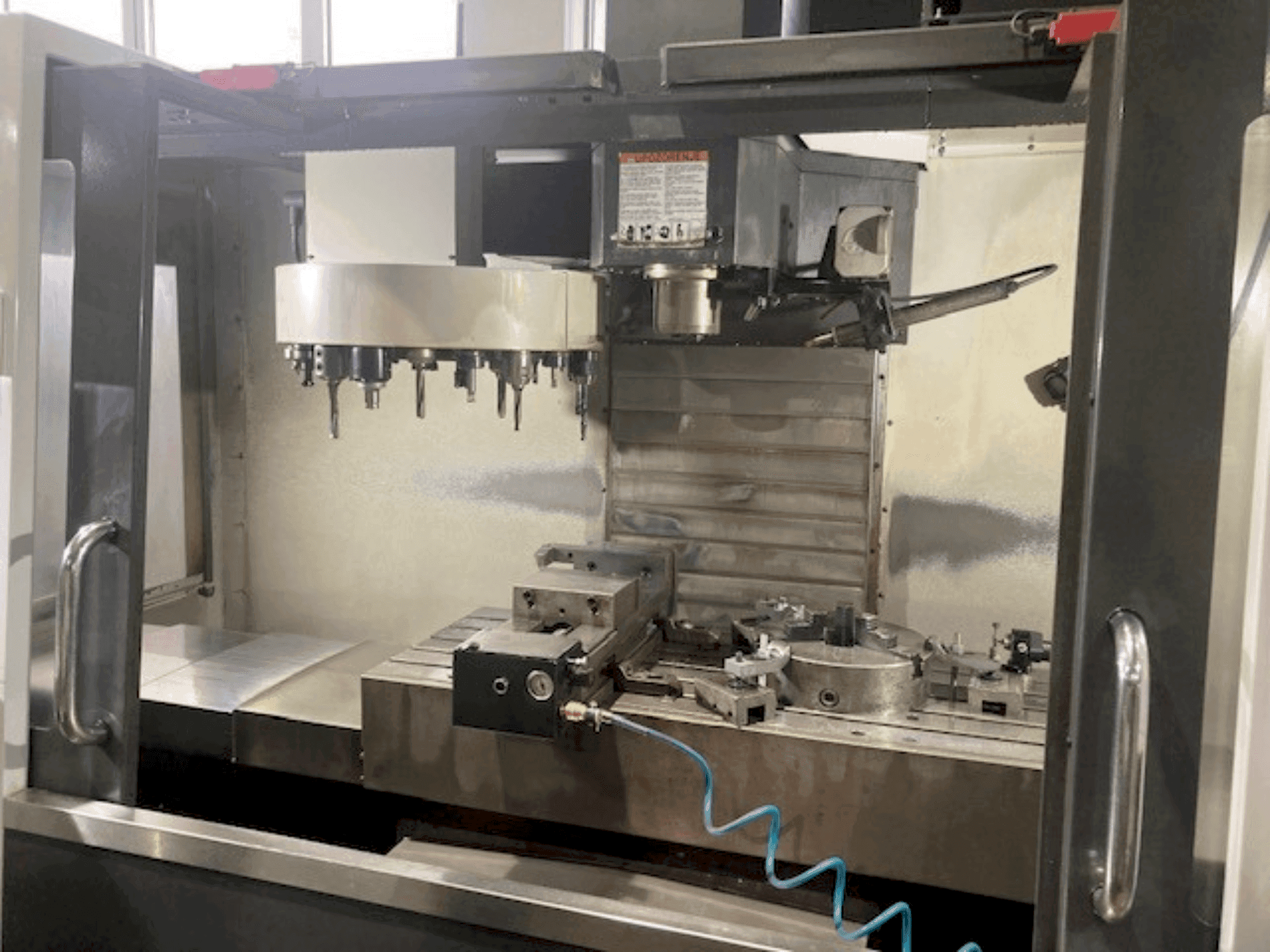 Frontansicht der HAAS VF 3  Maschine
