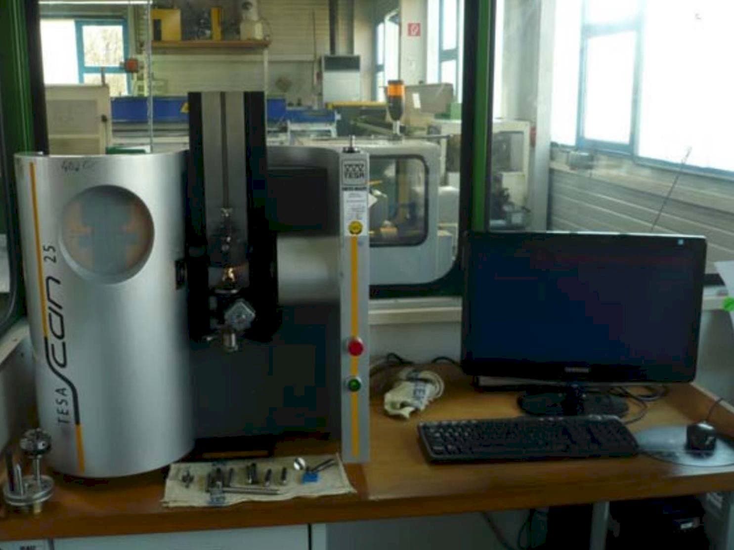 Frontansicht der TESA Scan 25  Maschine