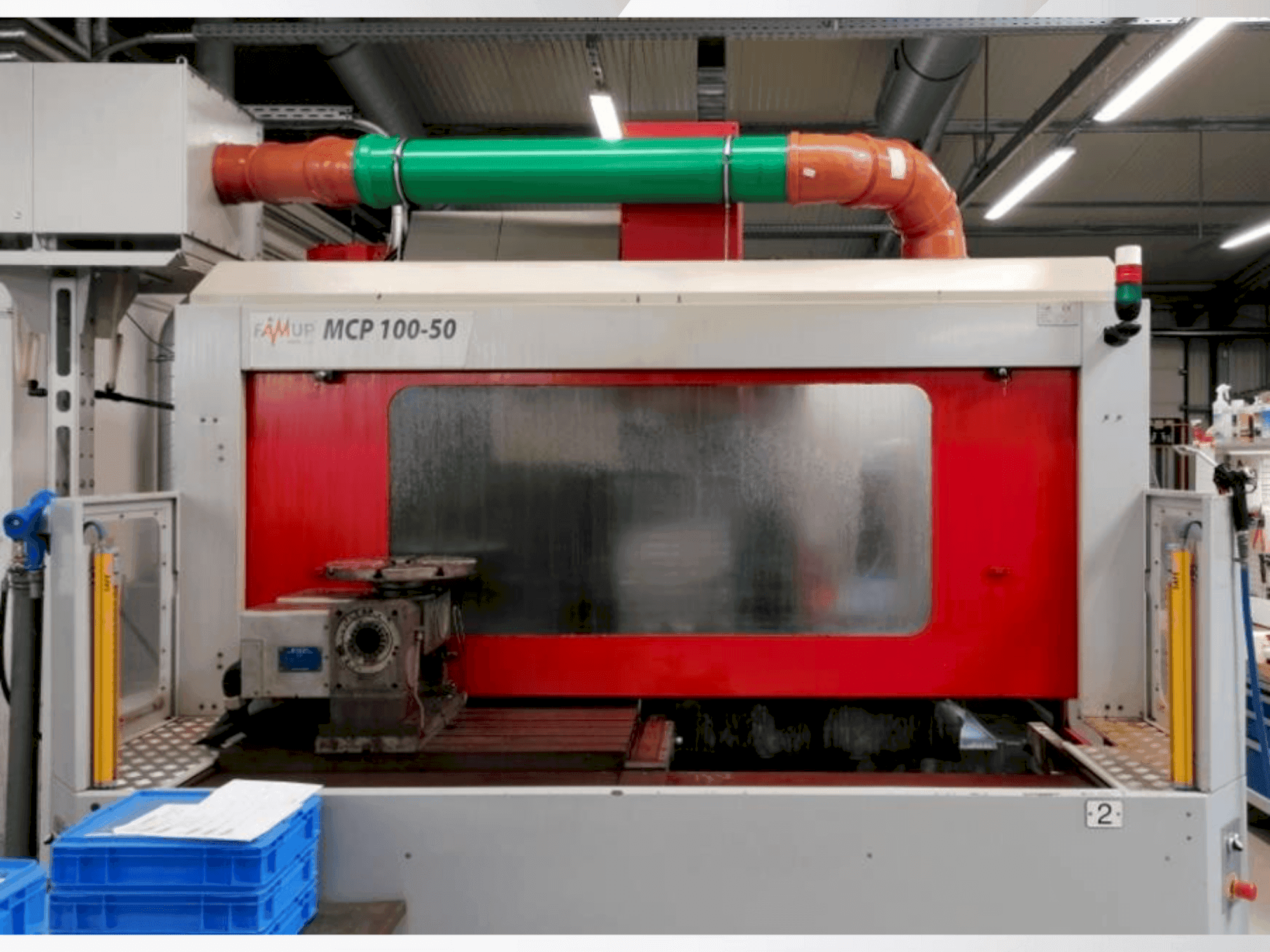 Frontansicht der EMCO FamUp MCP 100-50  Maschine