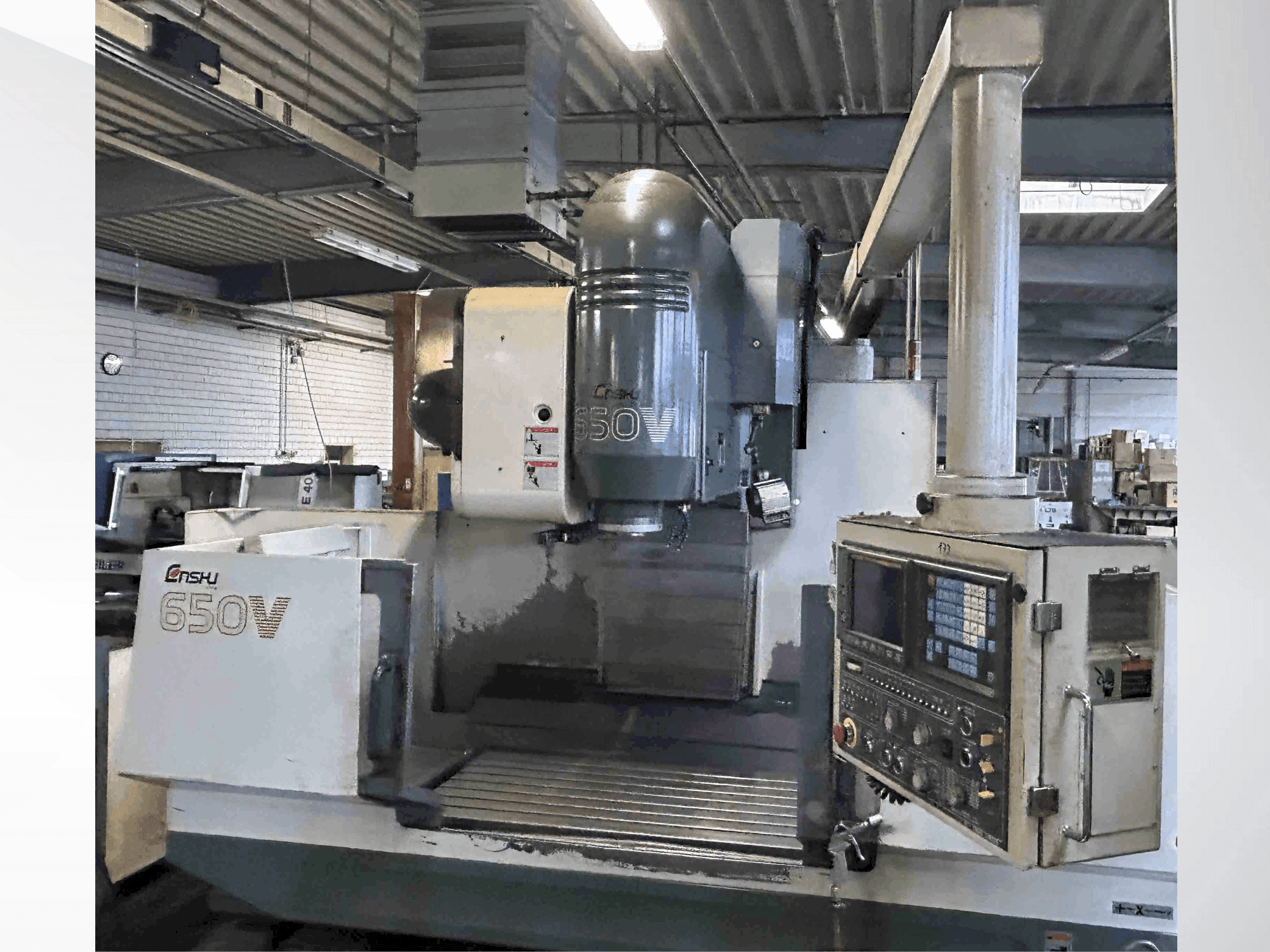 Frontansicht der Enshu 650 V  Maschine