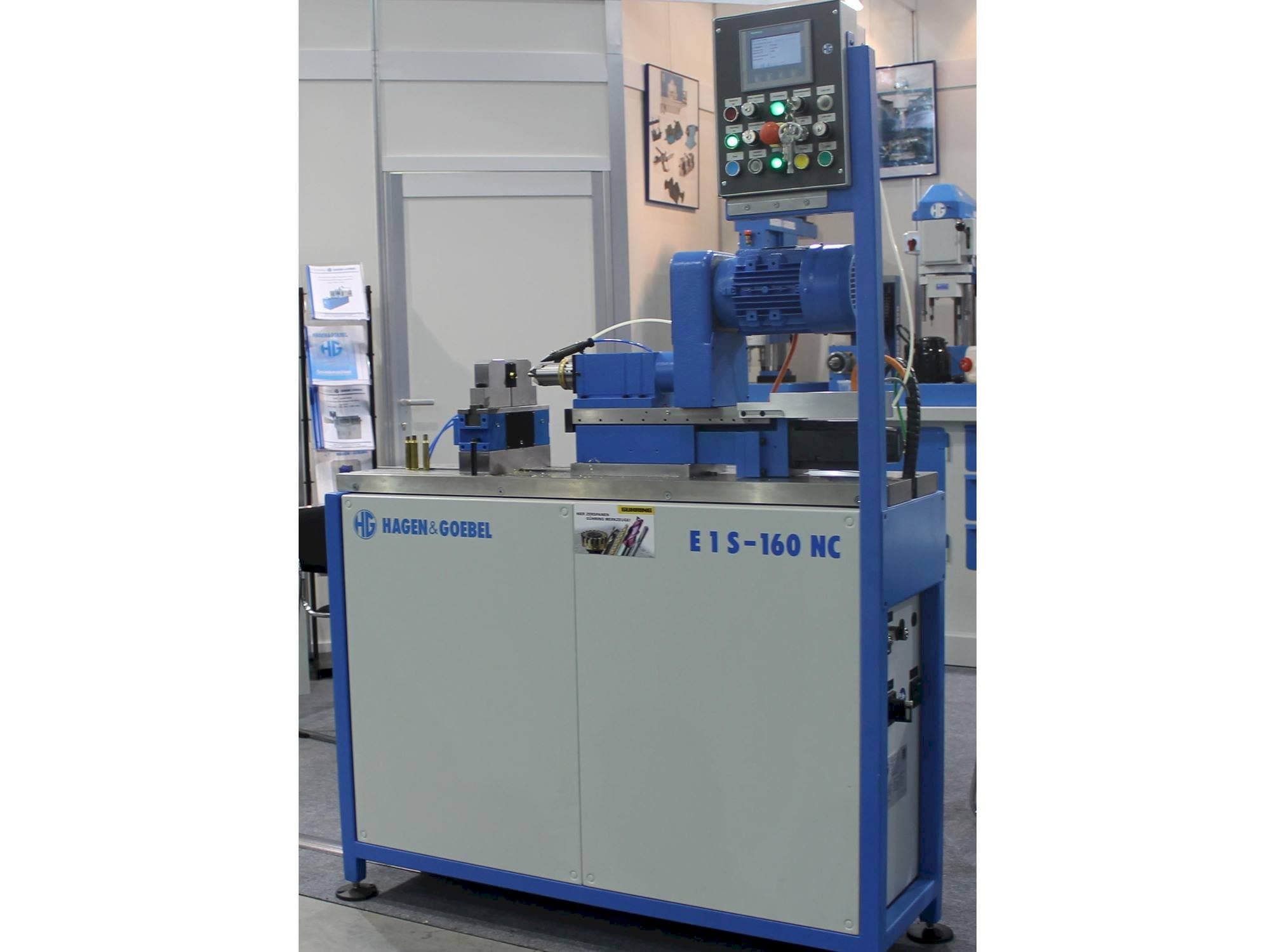 Frontansicht der HAGEN&GOEBEL E 1 S – 160 NC  Maschine