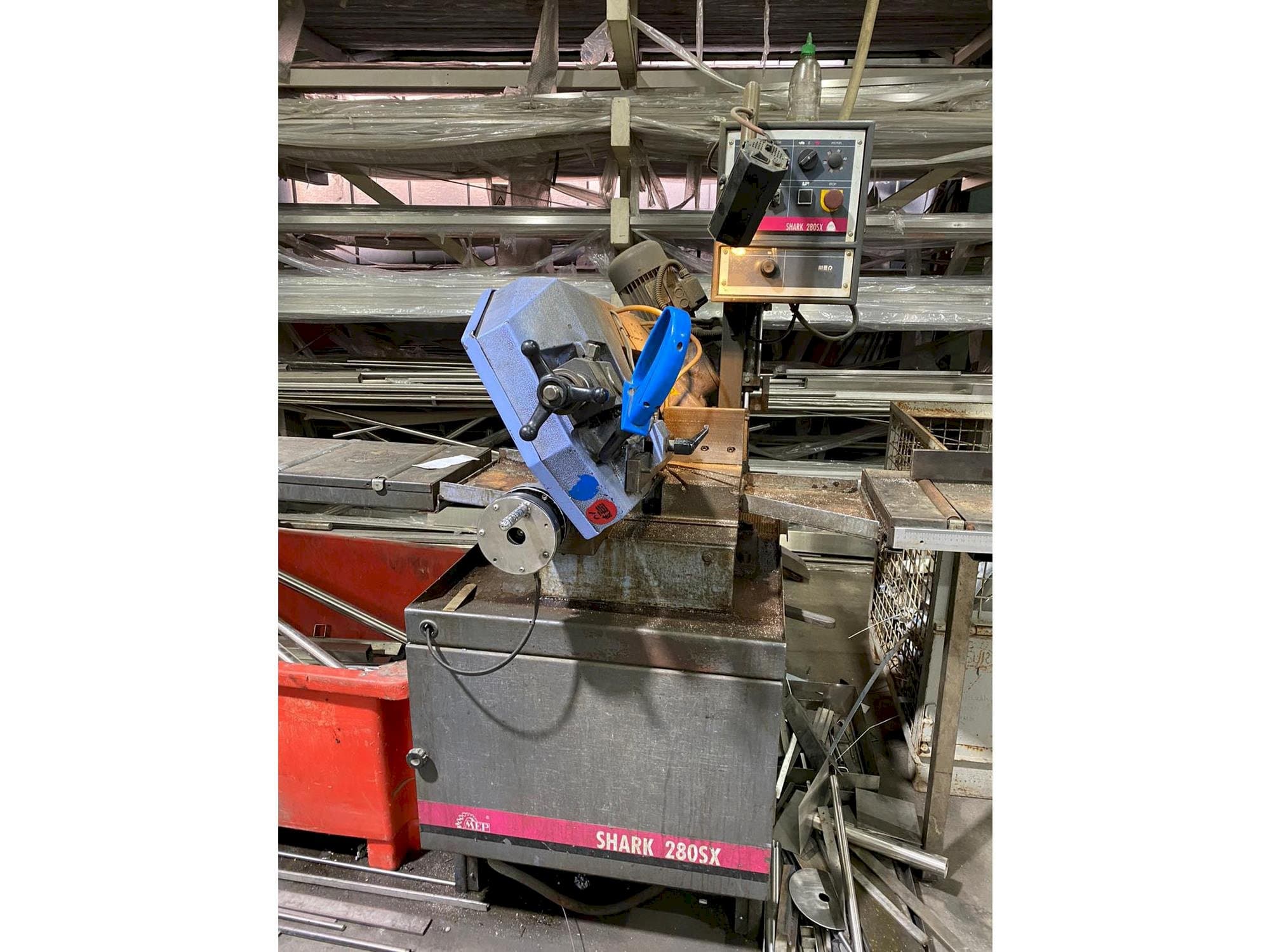 Frontansicht der Nisshinbo MAP-750  Maschine