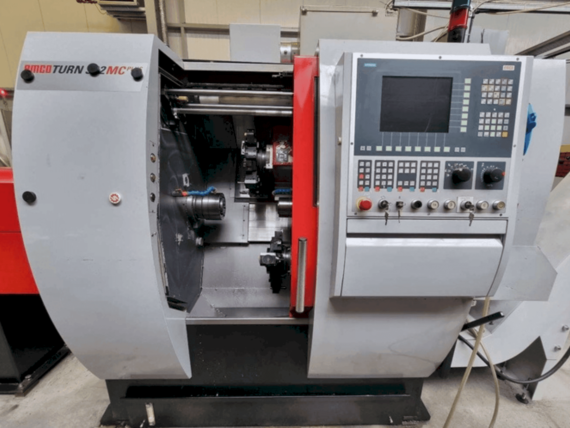 Frontansicht der EMCO TURN 332 MCPlus  Maschine