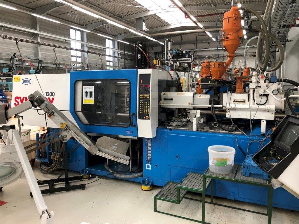 Frontansicht der Netstal Synergy S1200-230  Maschine