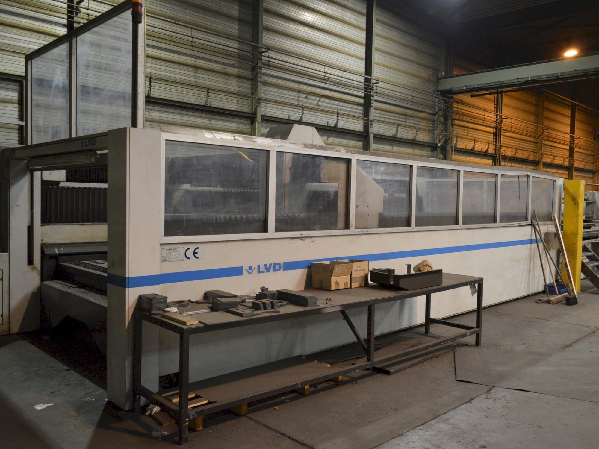 Frontansicht der LVD IMPULS 6020  Maschine