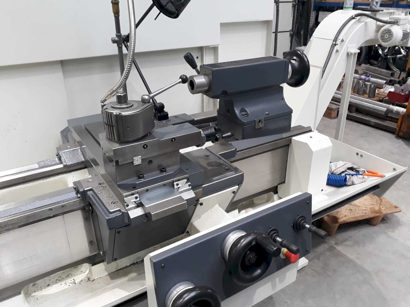 Frontansicht der BOEHRINGER DUS 560  Maschine