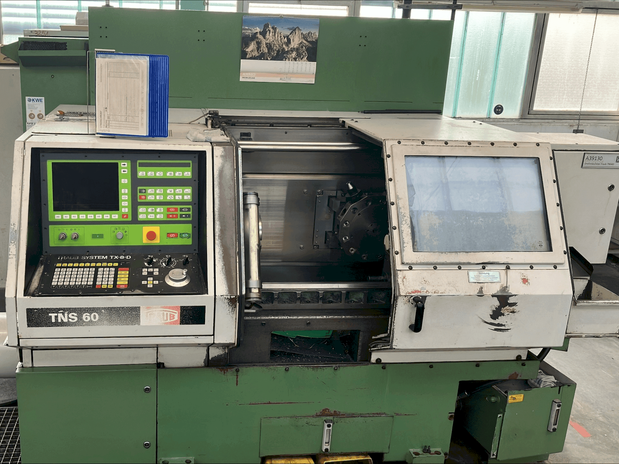 Frontansicht der TRAUB TNS 60  Maschine