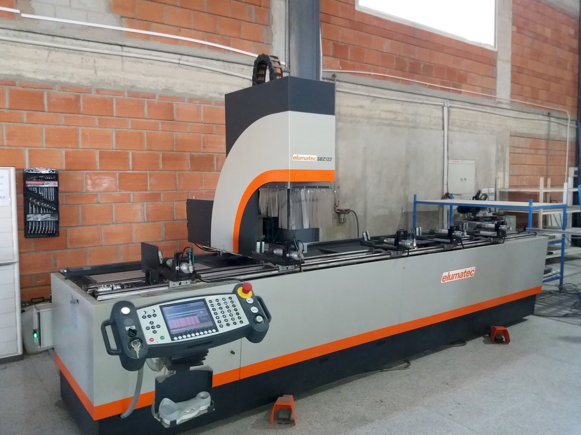 Frontansicht der Elumatec Sbz 122  Maschine