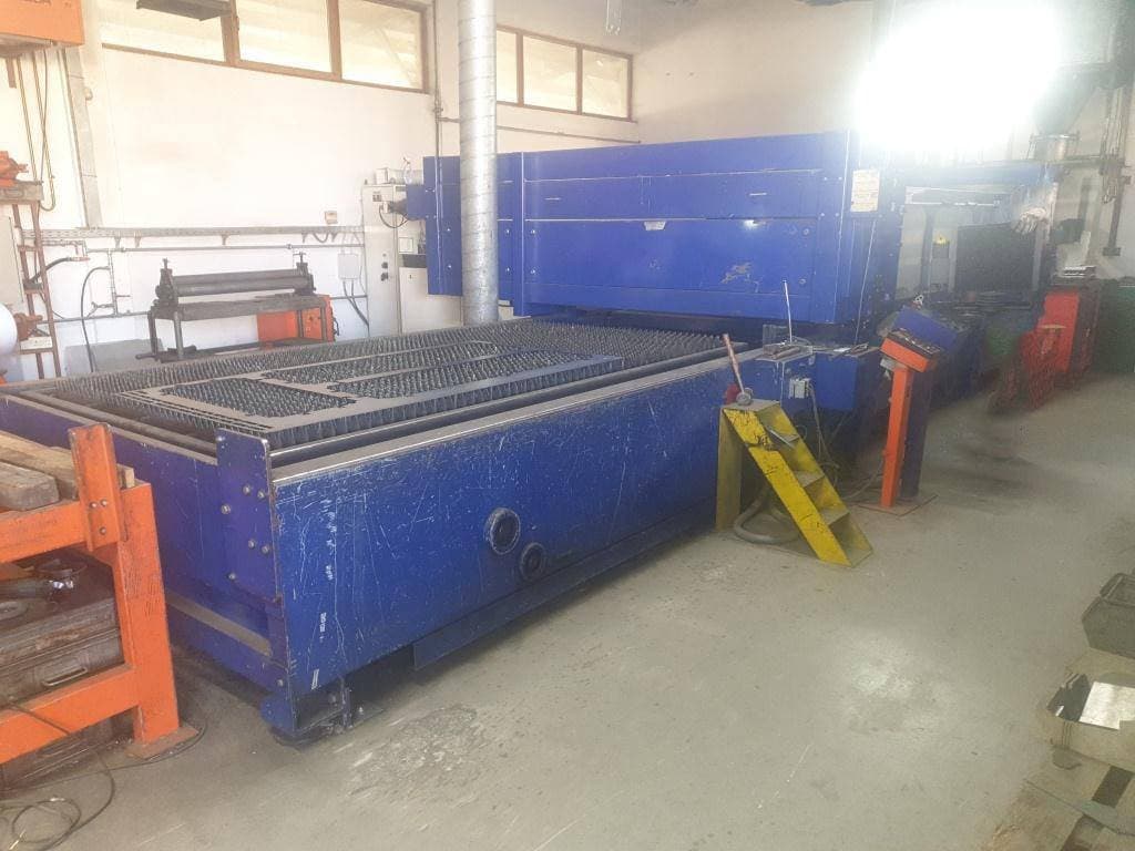 Frontansicht der Bystronic ByStar 3015  Maschine
