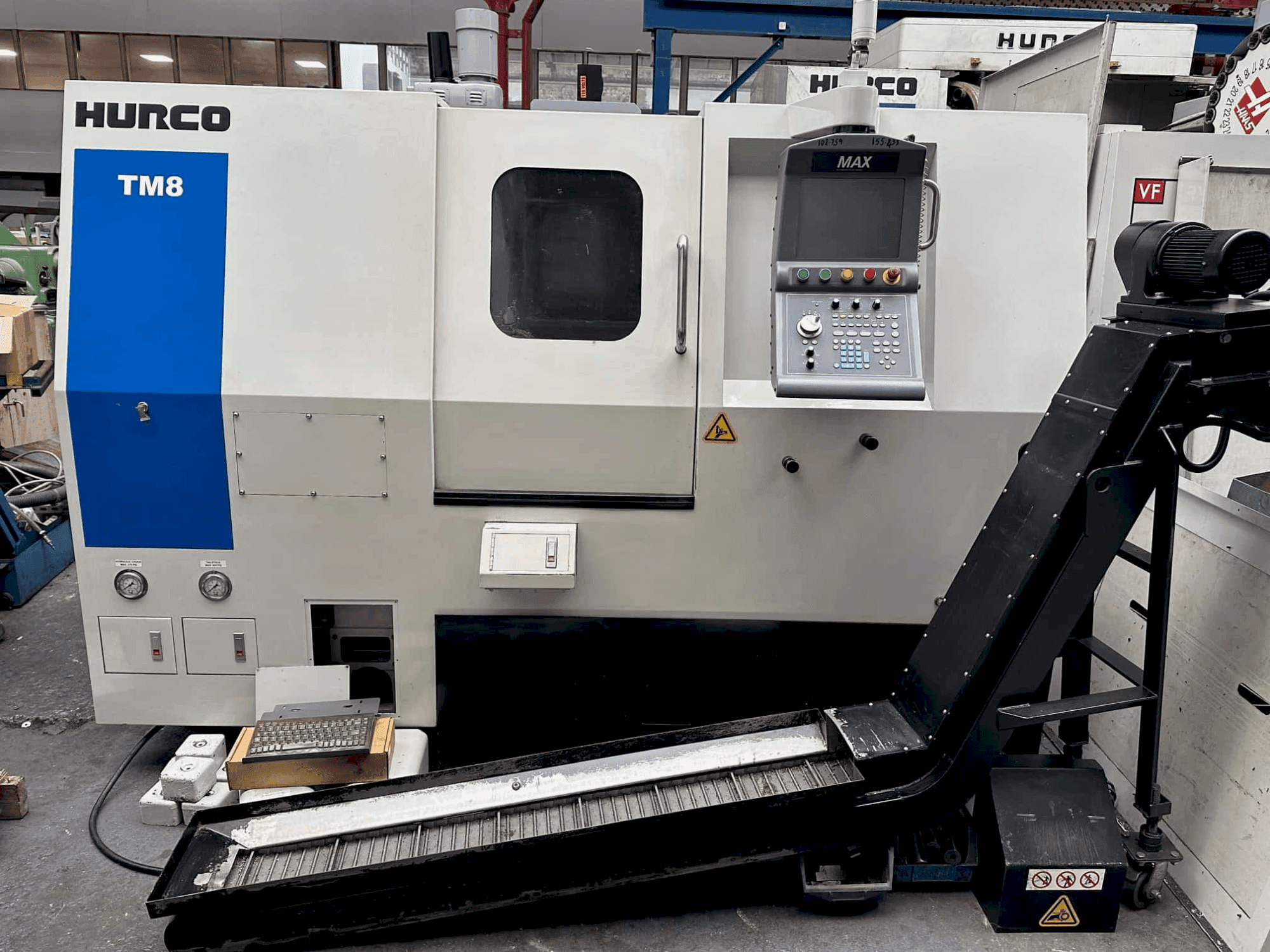 Frontansicht der Hurco TM8  Maschine