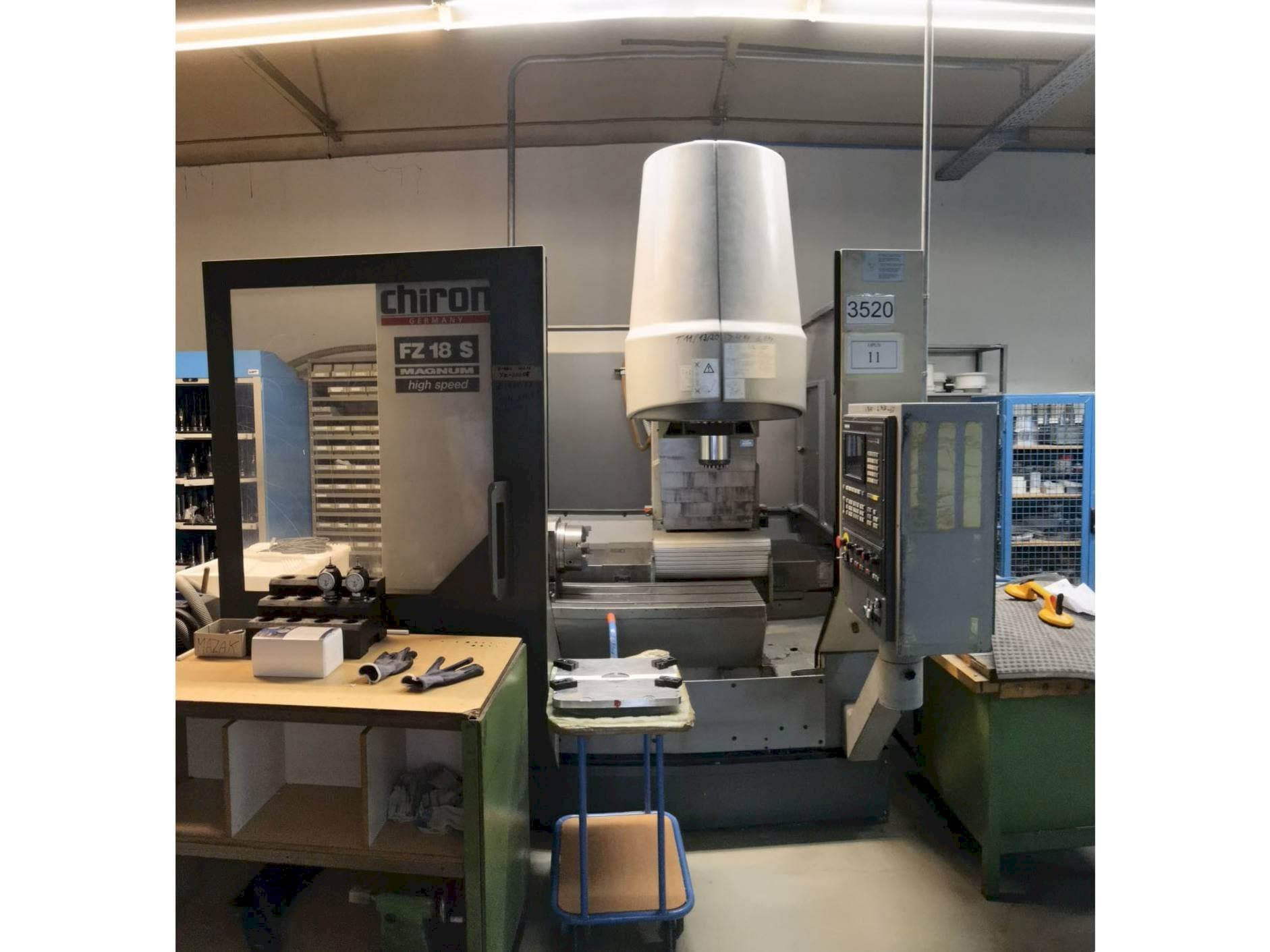 Frontansicht der CHIRON FZ18  Maschine