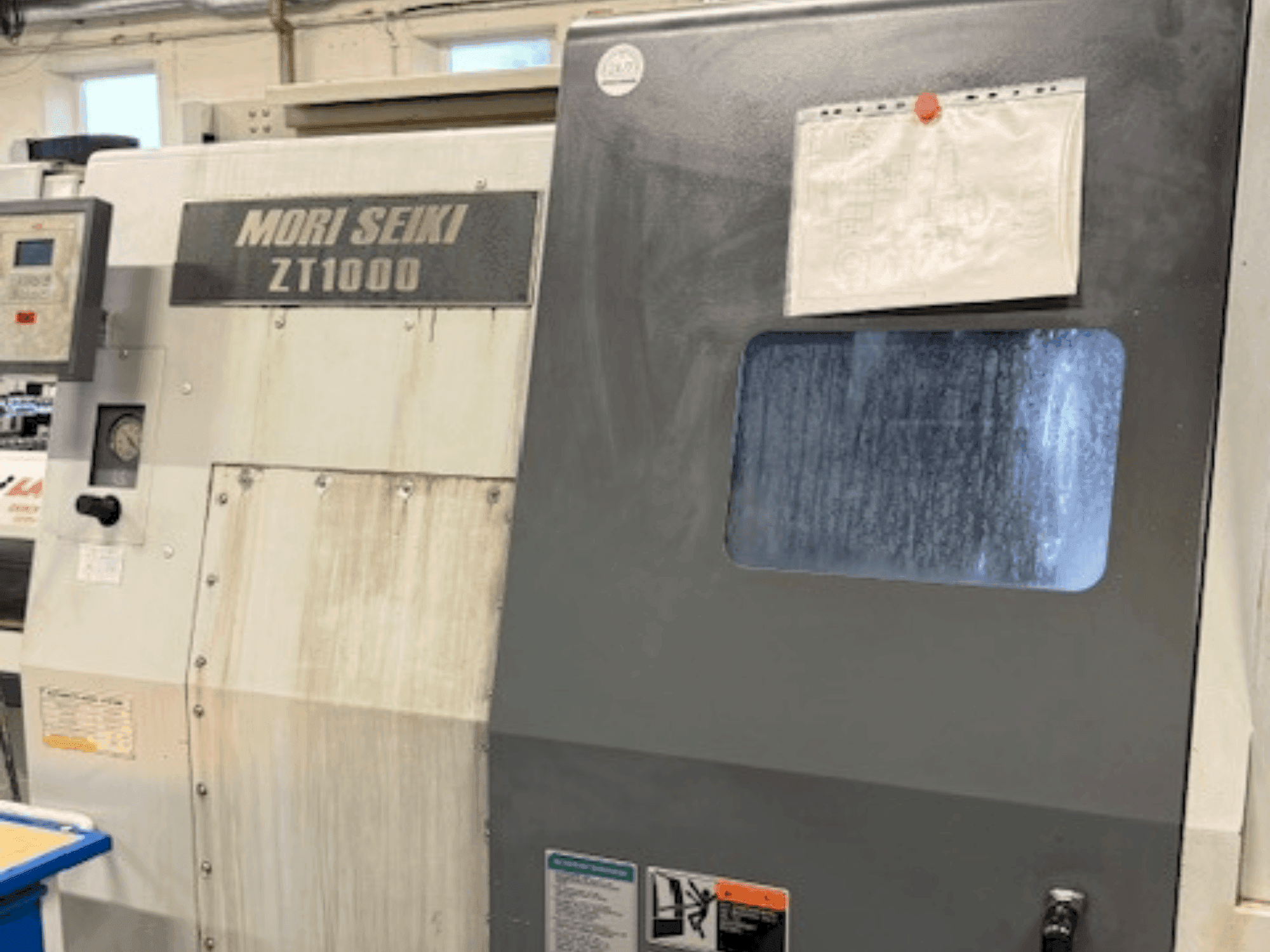 Frontansicht der MORI SEIKI ZT1000Y  Maschine