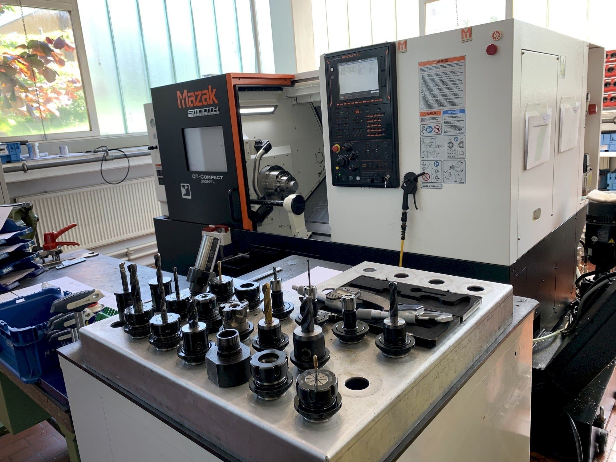 Frontansicht der Mazak QTC 300MY L500  Maschine