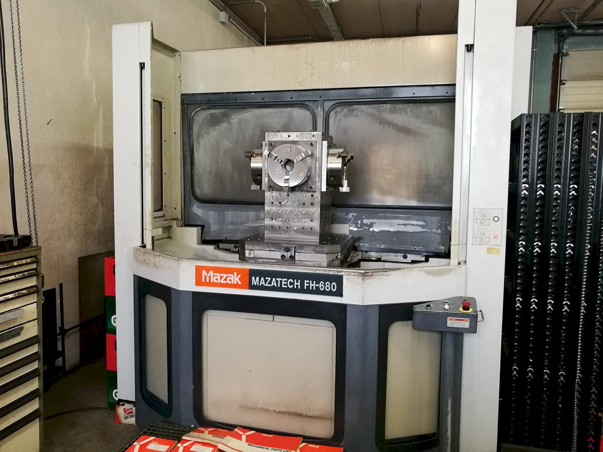 Frontansicht der Mazak Mazatech FH-680  Maschine