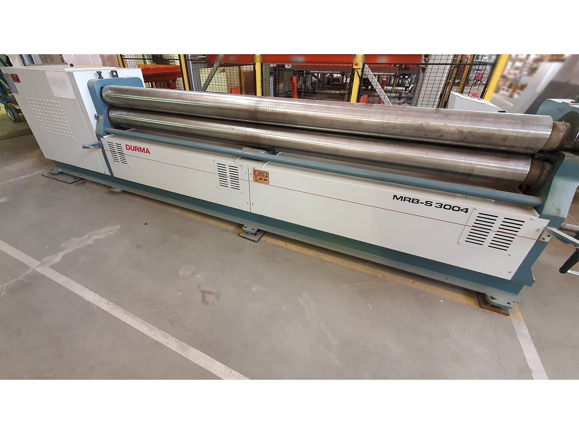 Frontansicht der Durma MRB S 3004  Maschine