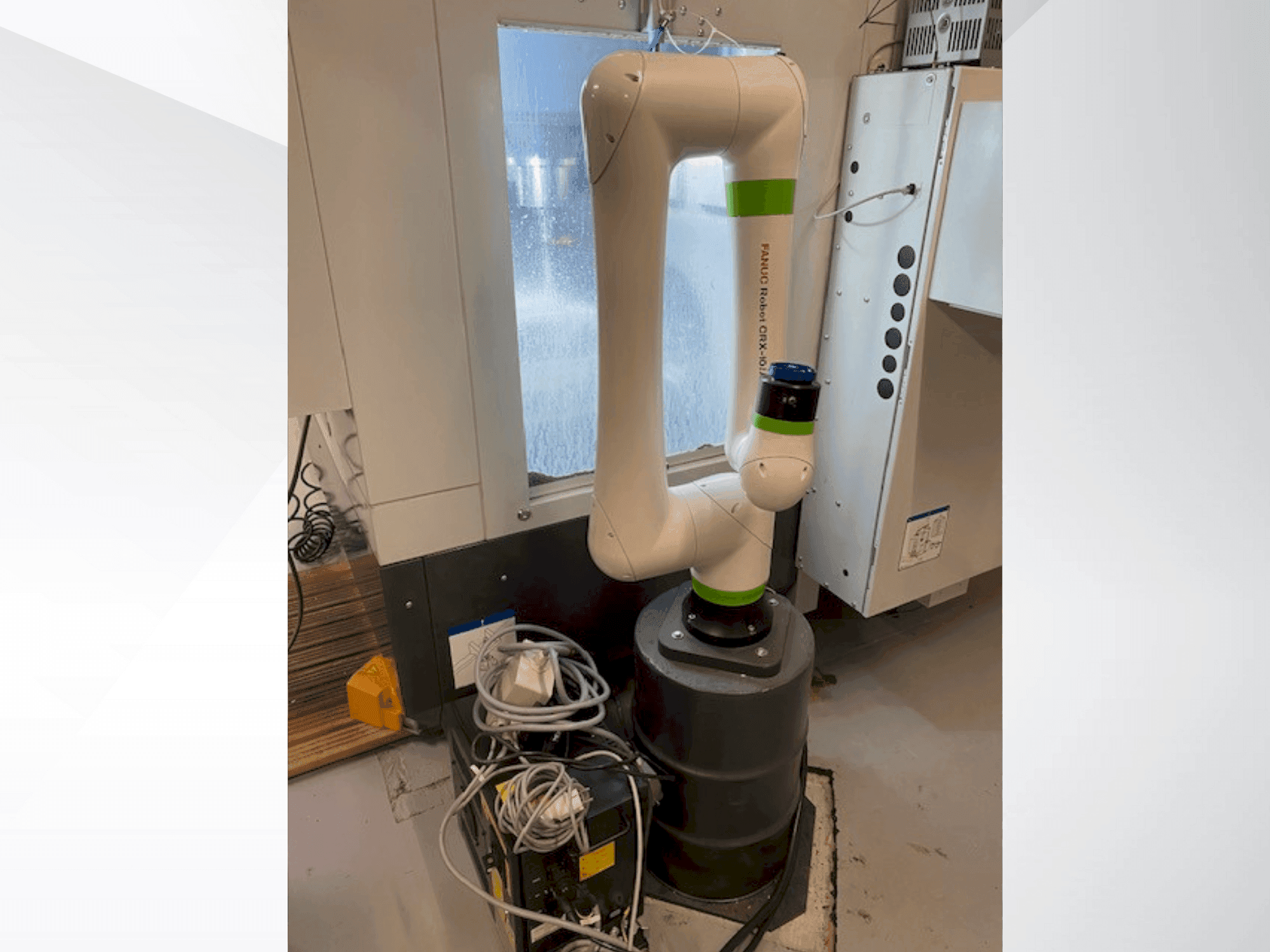 Frontansicht der FANUC CRX10iA  Maschine