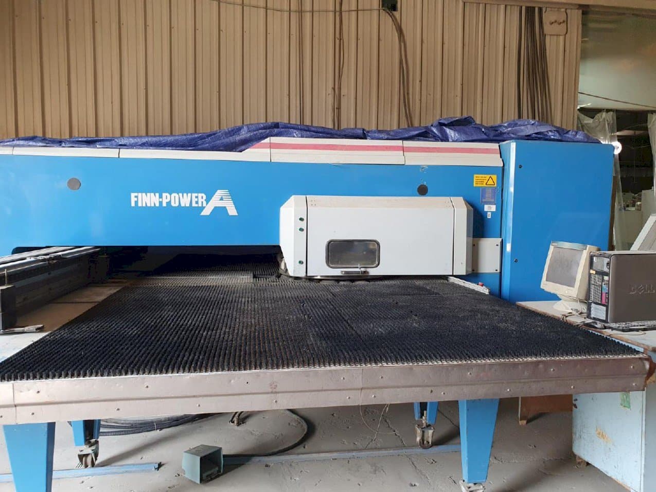 Frontansicht der Finn-Power A5-5 FB  Maschine