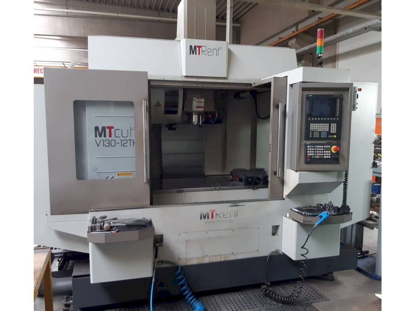 Frontansicht der MTcut V130-12TH  Maschine