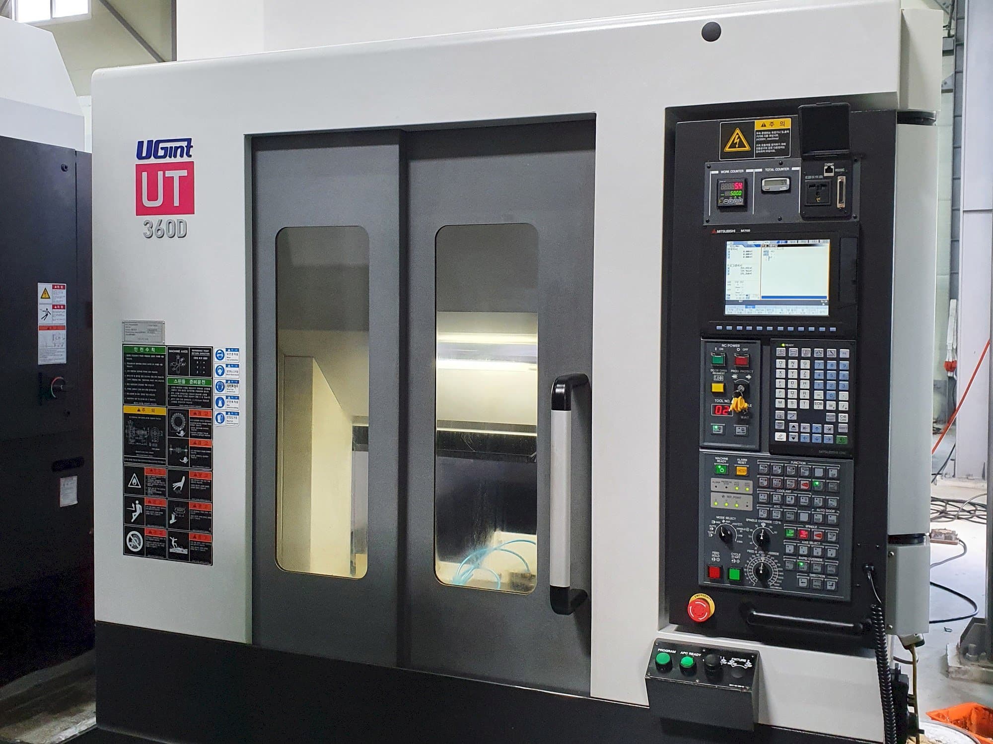 Frontansicht der UGINT UT360D  Maschine