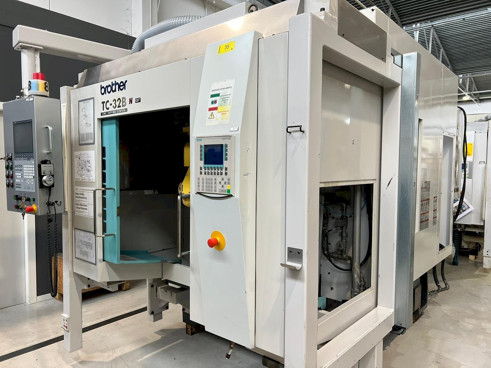 Frontansicht der Brother TC-32BN QT  Maschine