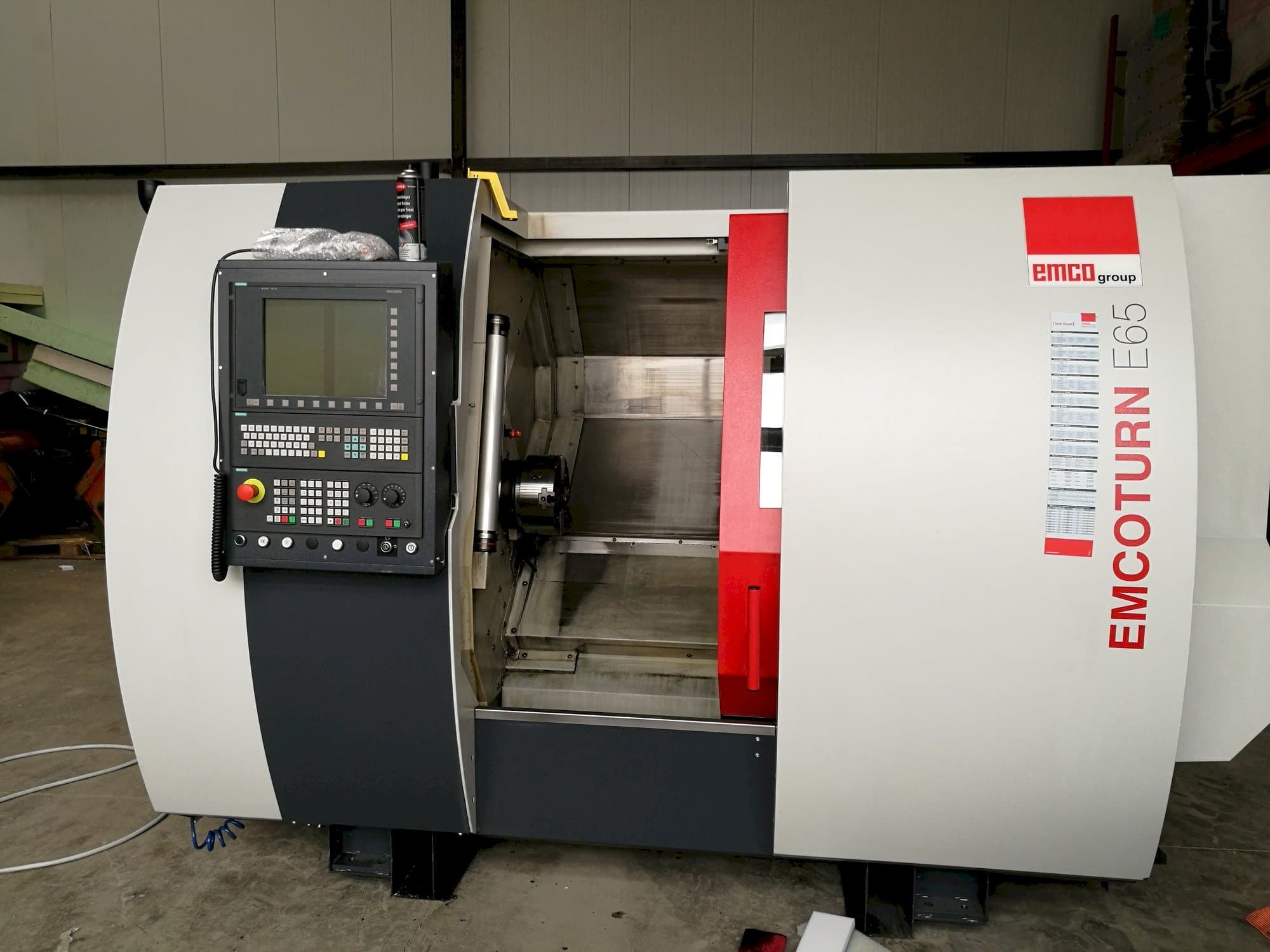 Frontansicht der EMCO Emcoturn E65  Maschine
