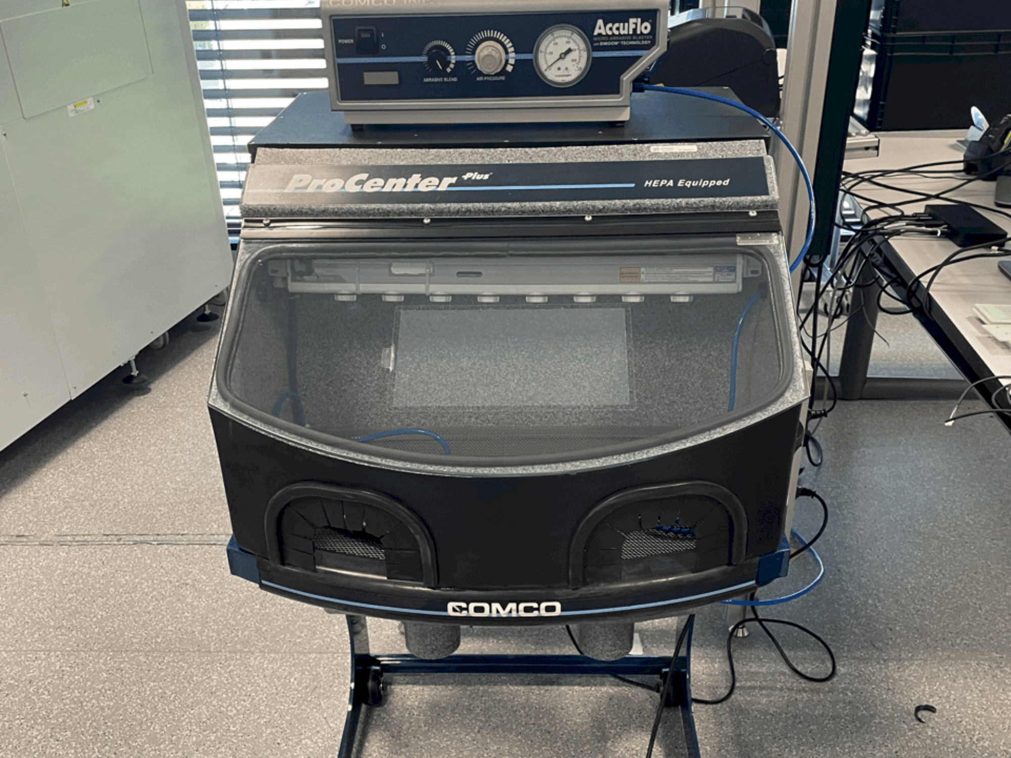 Frontansicht der COMCO CTR201-2  Maschine