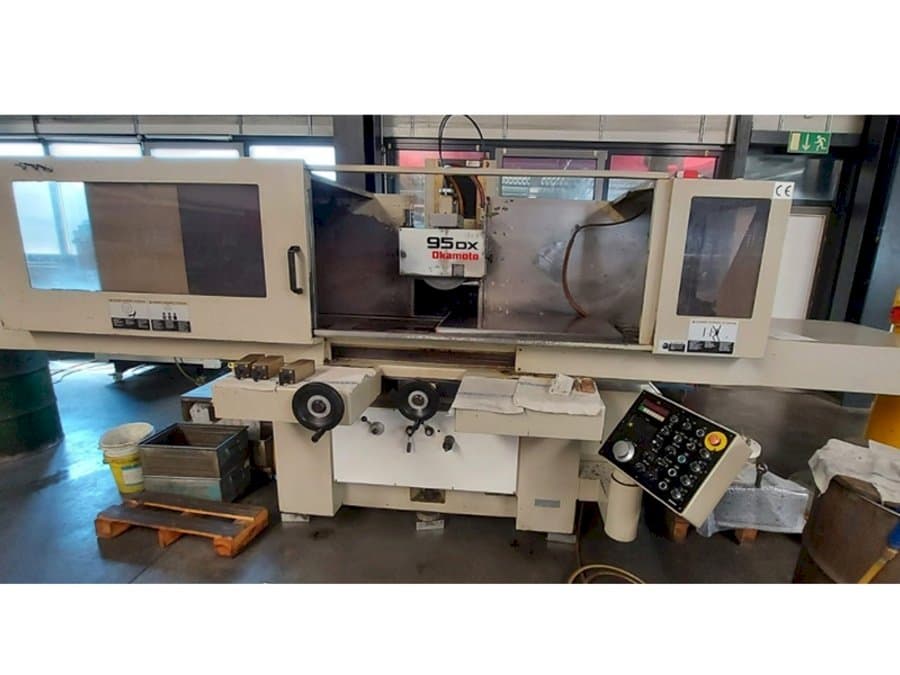 Frontansicht der OKAMOTO 95DX  Maschine