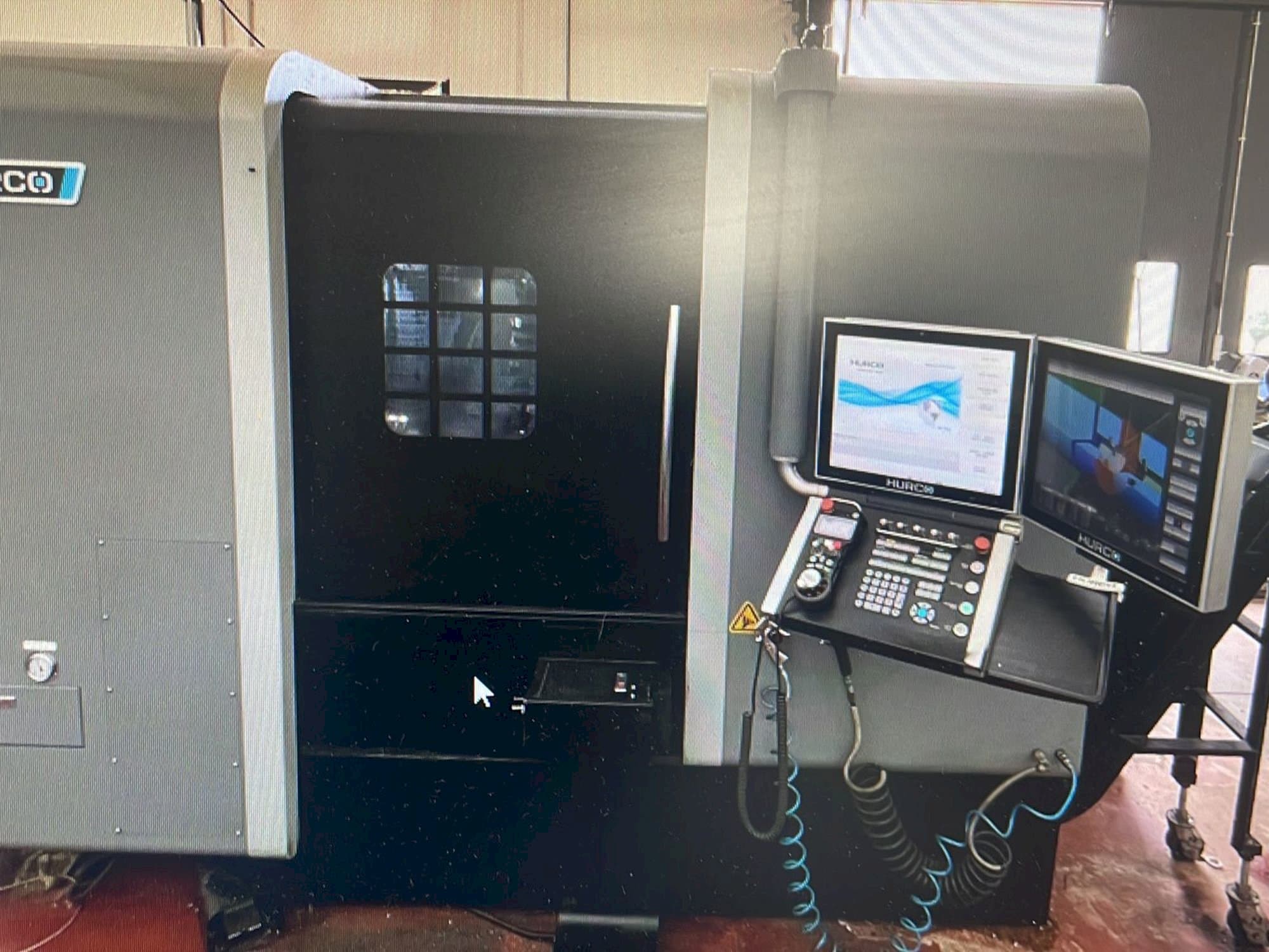 Frontansicht der Hurco TMX8MYSi  Maschine