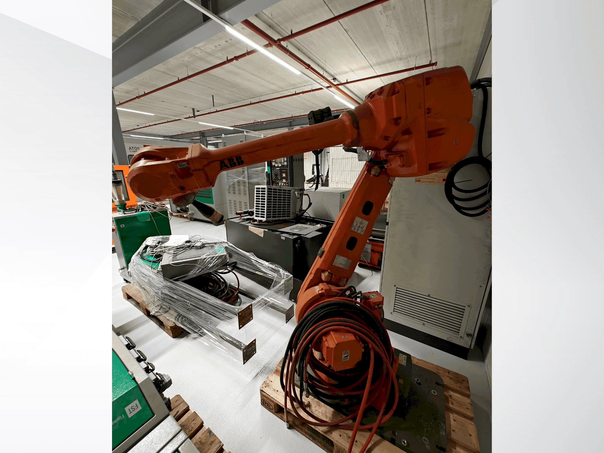 Frontansicht der ABB IRB 4600  Maschine